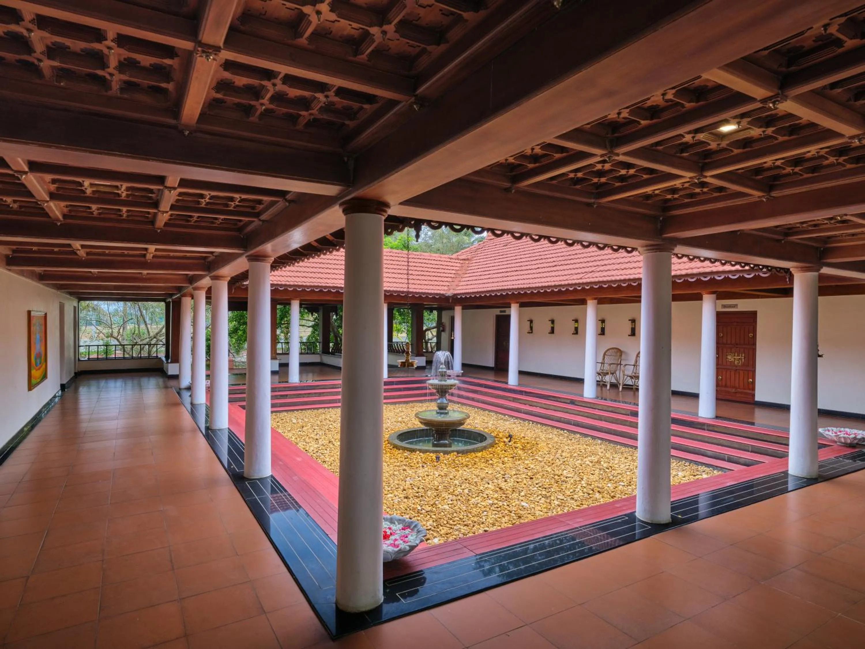 Sterling Lake Palace Alleppey