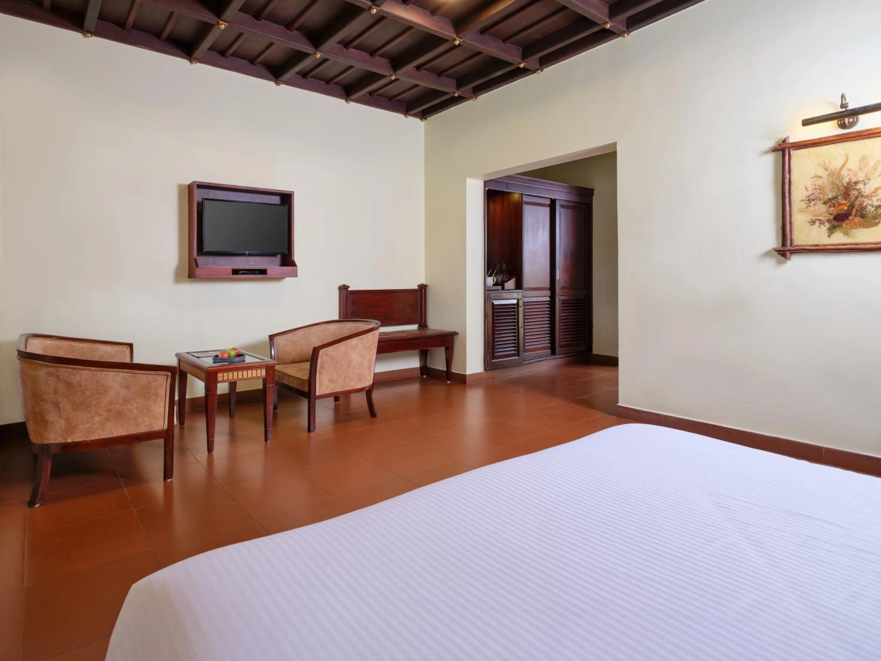 Bed in Sterling Lake Palace Alleppey