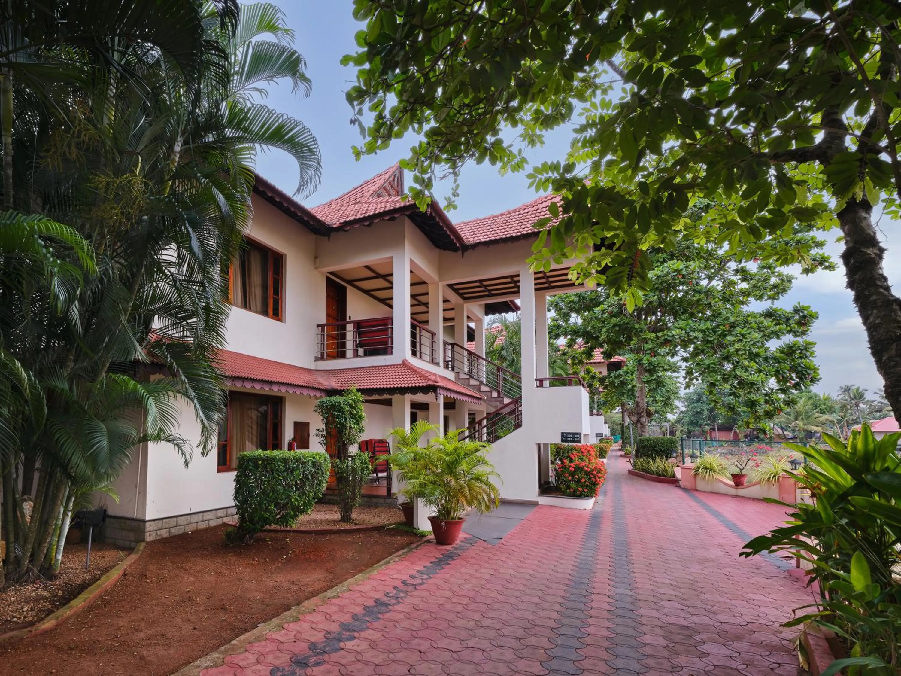 Sterling Lake Palace Alleppey