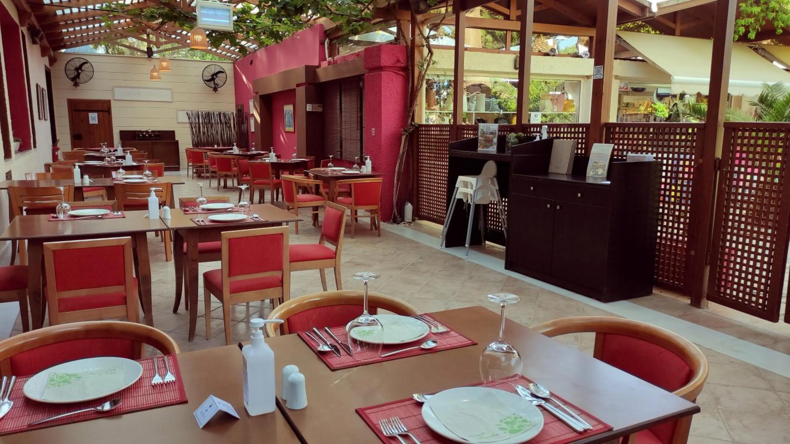 Restaurant/places to eat in Apollonia Beach Resort & Spa