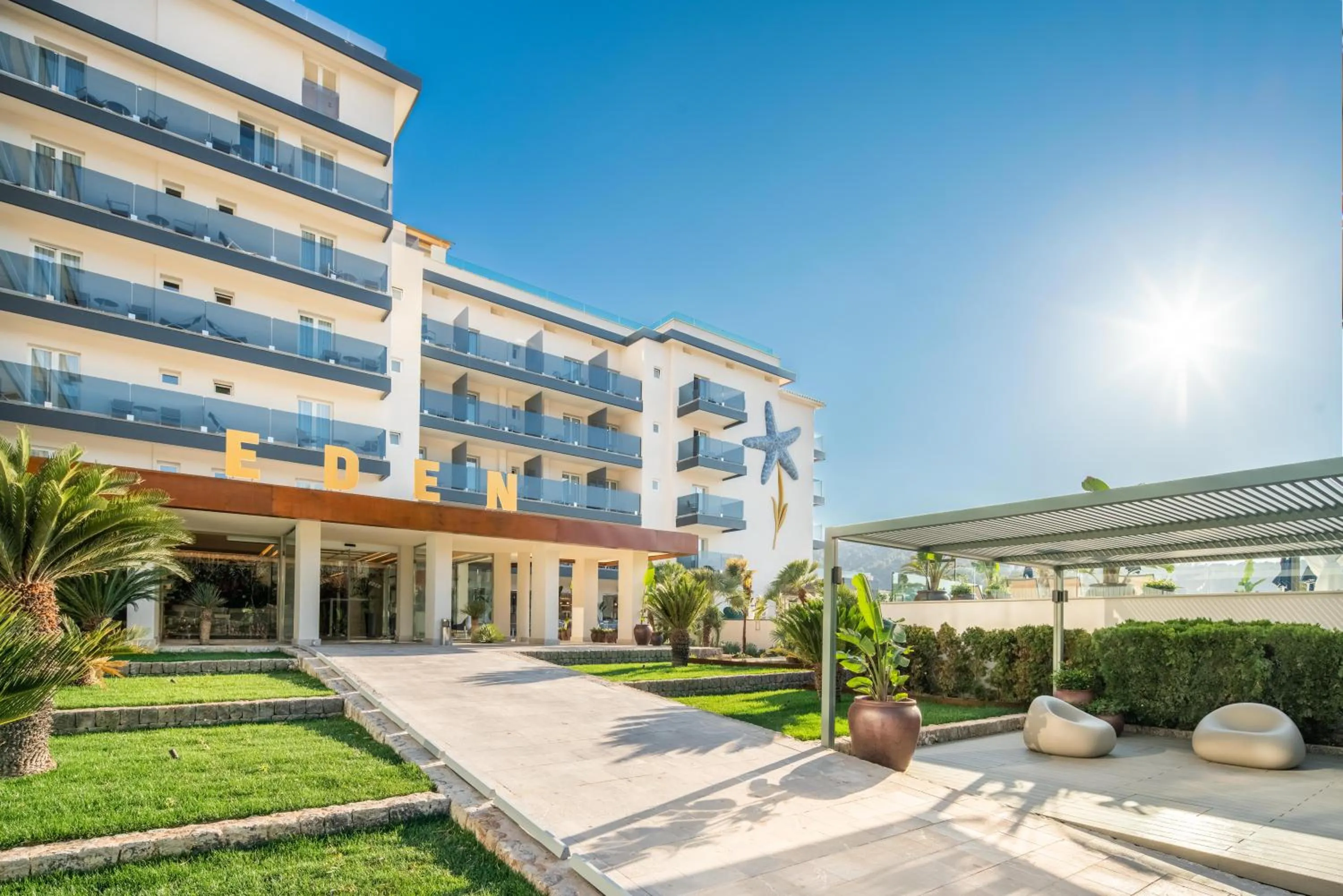 Facade/entrance in Hotel Eden Soller