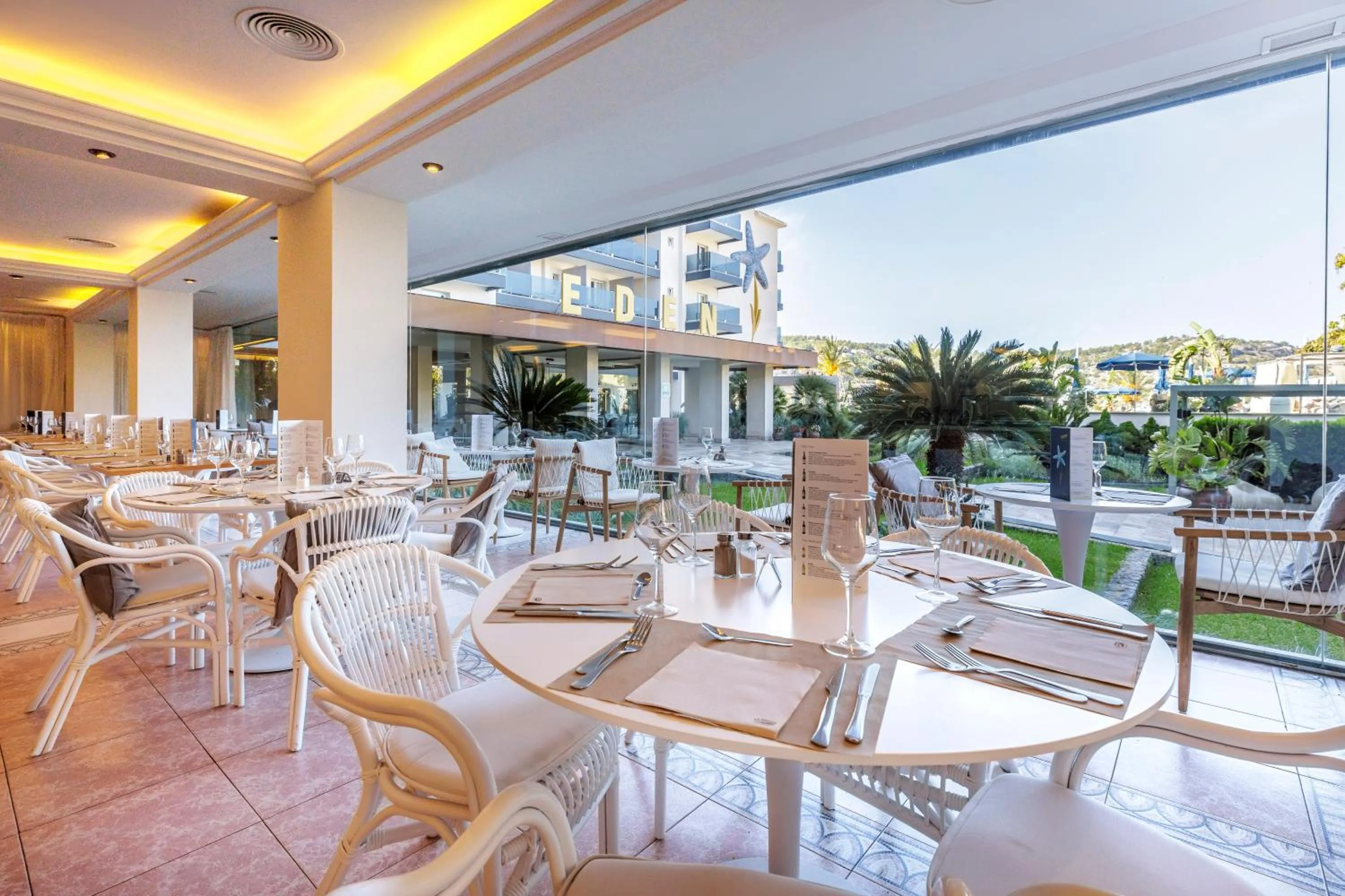 Restaurant/places to eat in Hotel Eden Soller