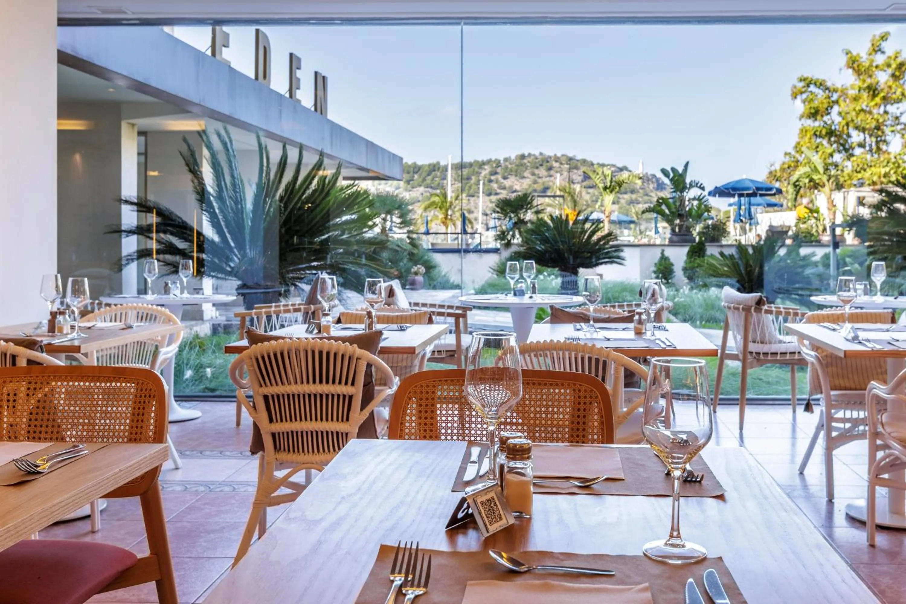 Restaurant/places to eat in Hotel Eden Soller