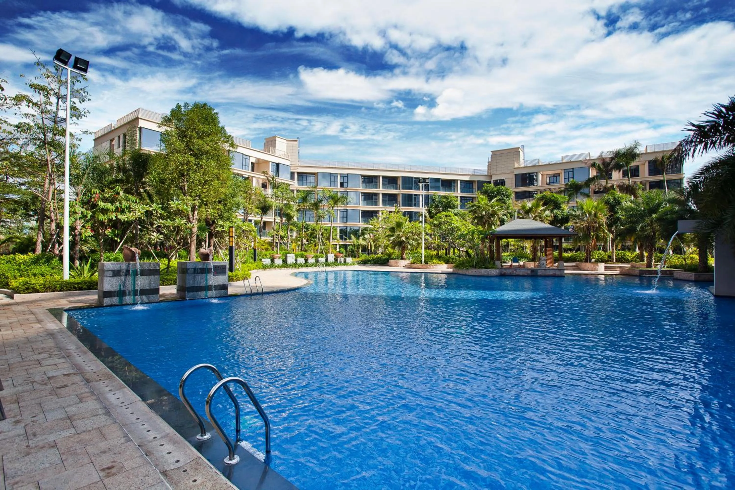 Swimming pool in Grand Skylight International Hotel Shenzhen Guanlan, Near Metro Station, Huawei, Foxcnn, Shenzhen North Railway