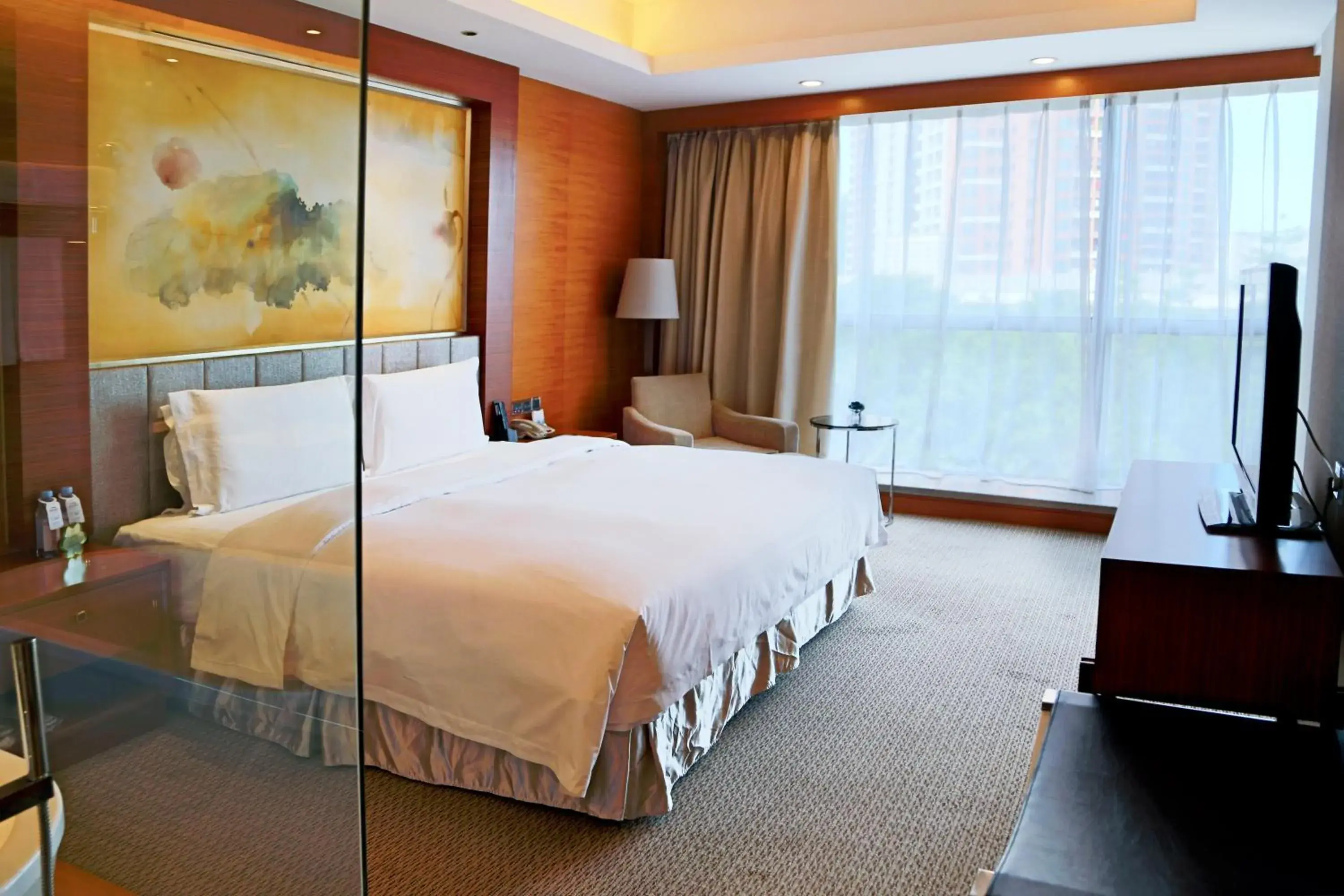 Deluxe Queen Room in Grand Skylight International Hotel Shenzhen Guanlan, Near Metro Station, Huawei, Foxcnn, Shenzhen North Railway Deluxe Queen Room in Grand Skylight International Hotel Shenzhen Guanlan, Near Metro Station, Huawei, Foxcnn, Shenzhen North Railway