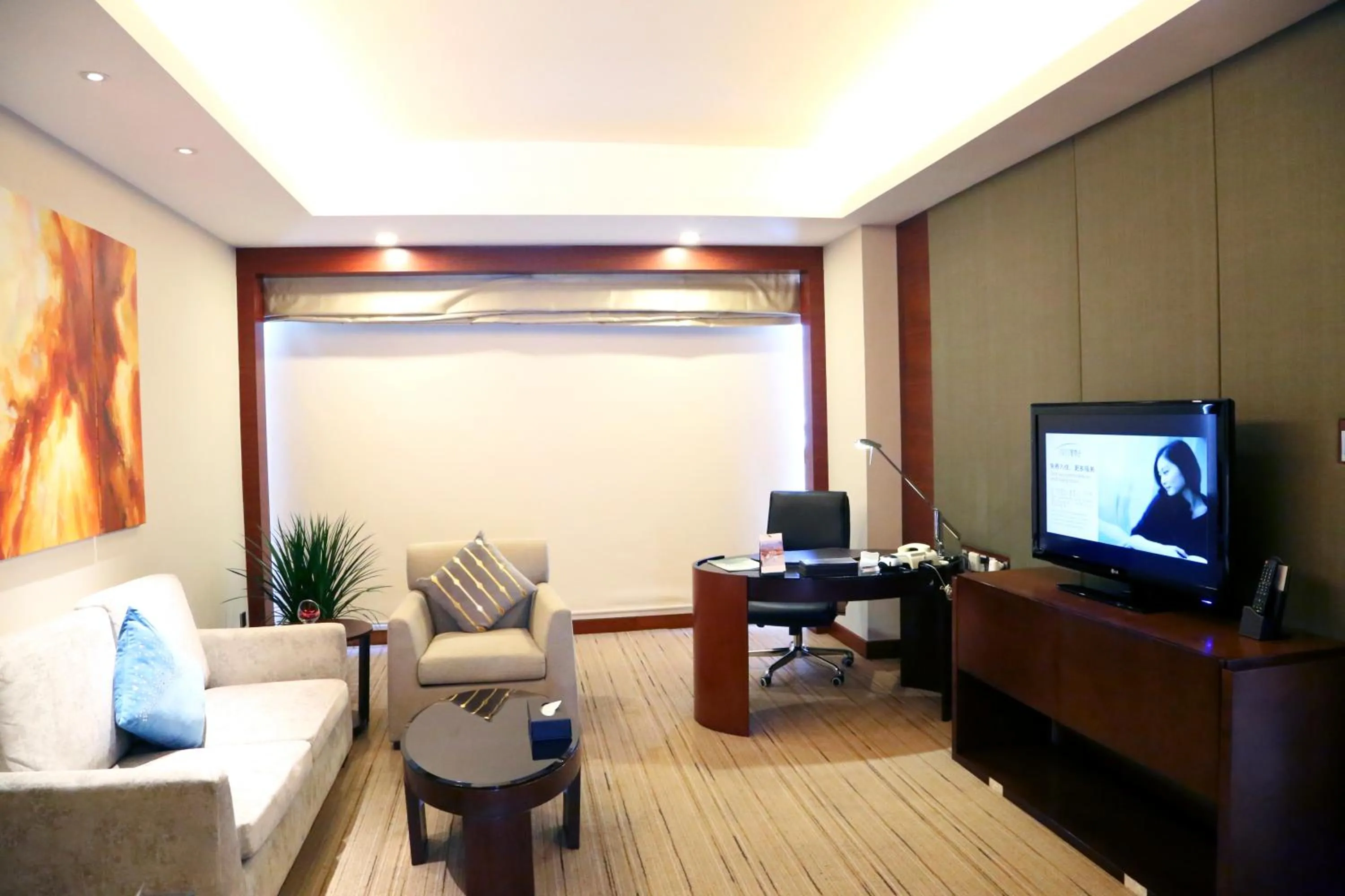 Living room in Grand Skylight International Hotel Shenzhen Guanlan, Near Metro Station, Huawei, Foxcnn, Shenzhen North Railway
