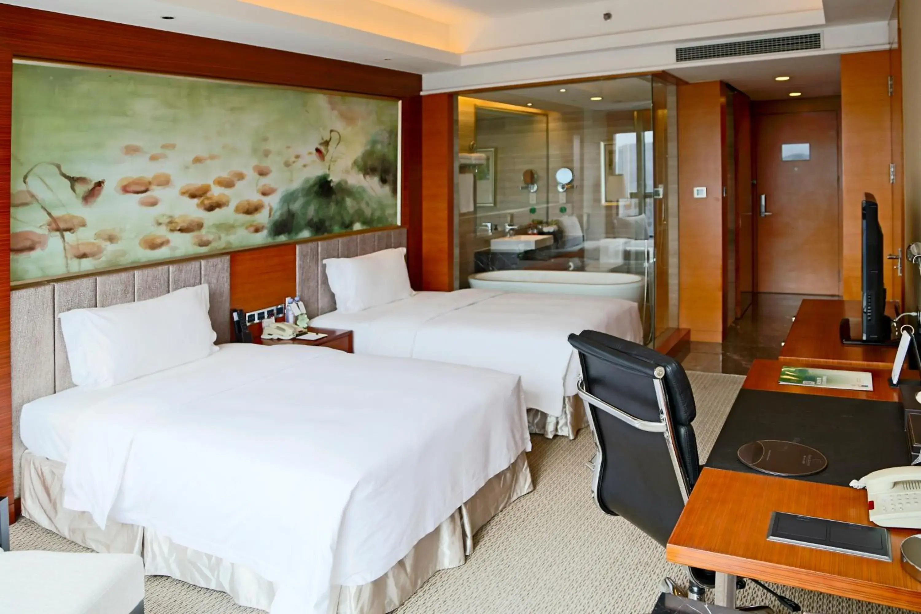 Deluxe Twin Room in Grand Skylight International Hotel Shenzhen Guanlan, Near Metro Station, Huawei, Foxcnn, Shenzhen North Railway Deluxe Twin Room in Grand Skylight International Hotel Shenzhen Guanlan, Near Metro Station, Huawei, Foxcnn, Shenzhen North Railway