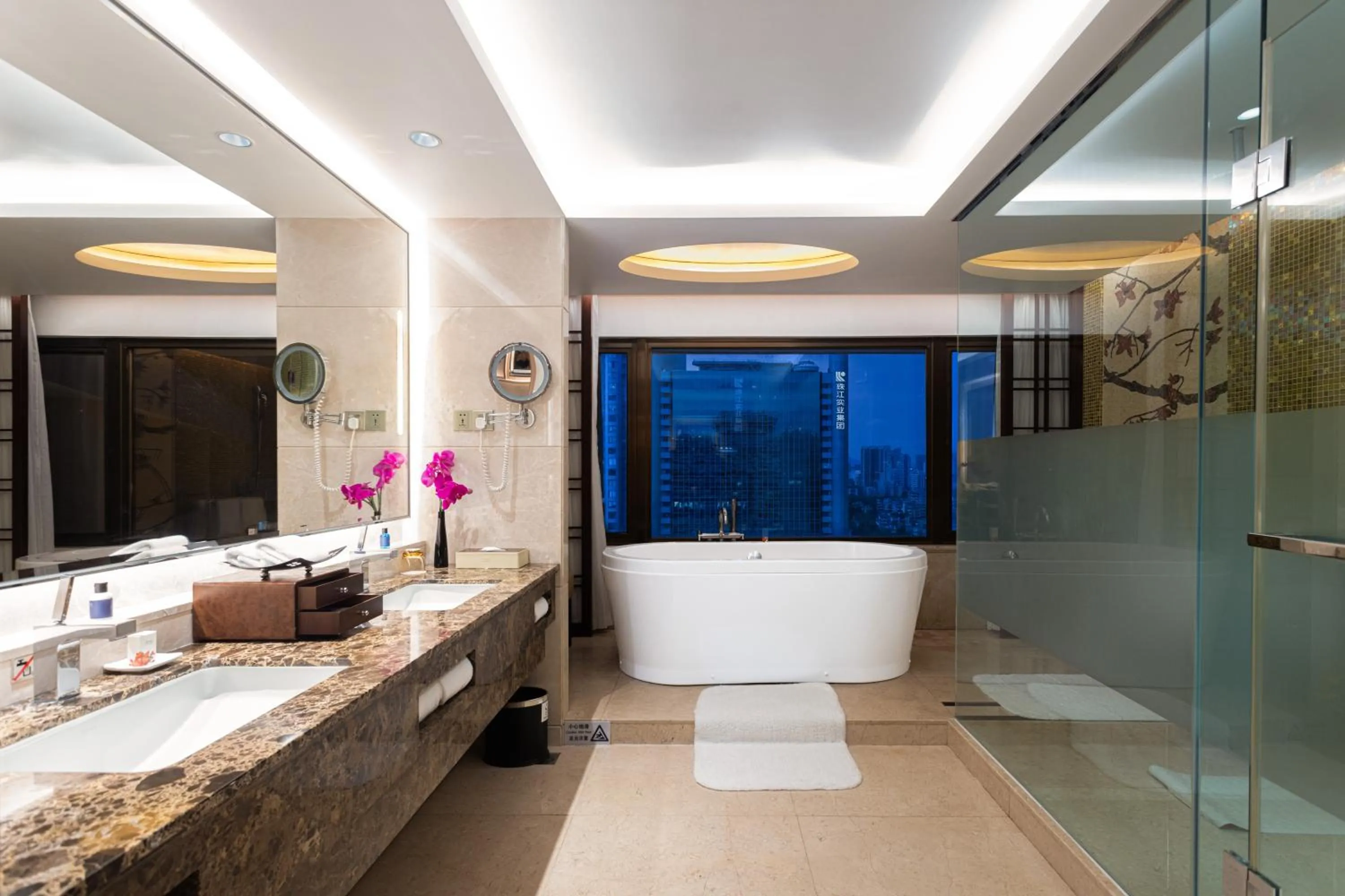 Bath in The Garden Hotel Guangzhou
