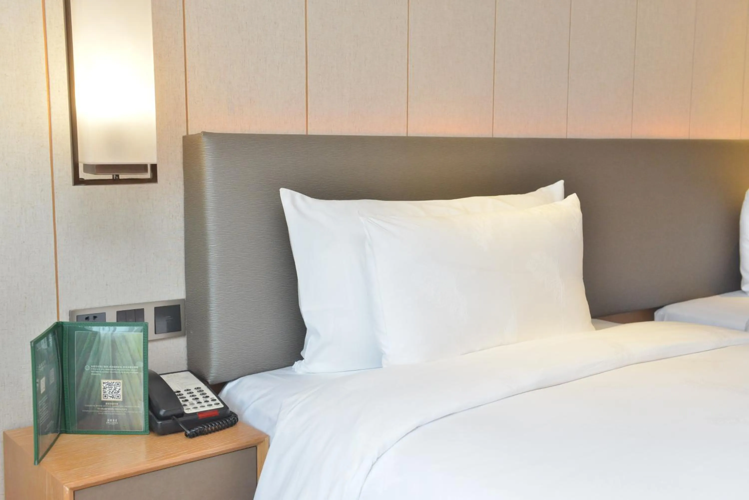 Bedroom, Bed in The Garden Hotel Guangzhou