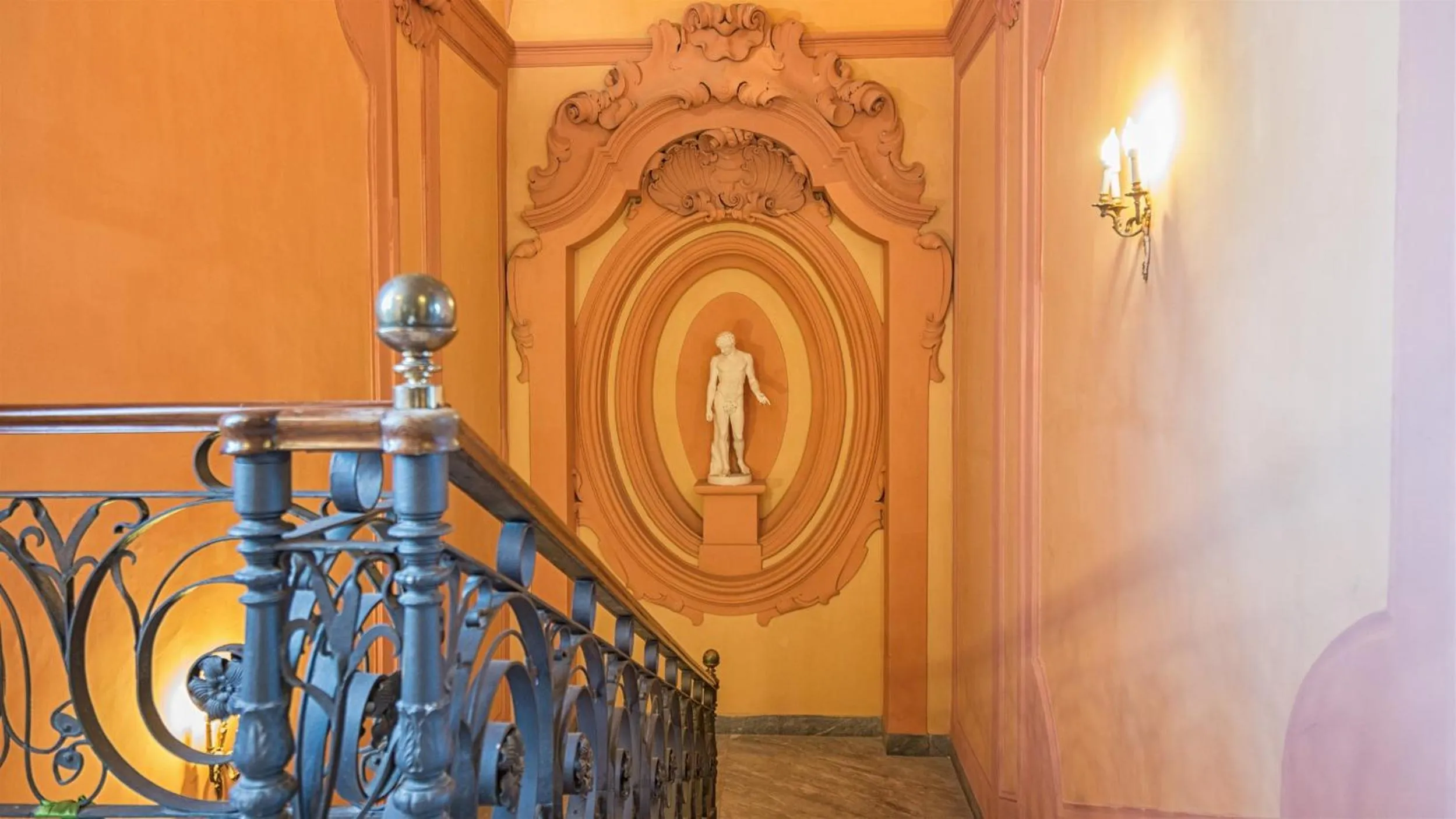 Decorative detail in Villa Signorini Hotel