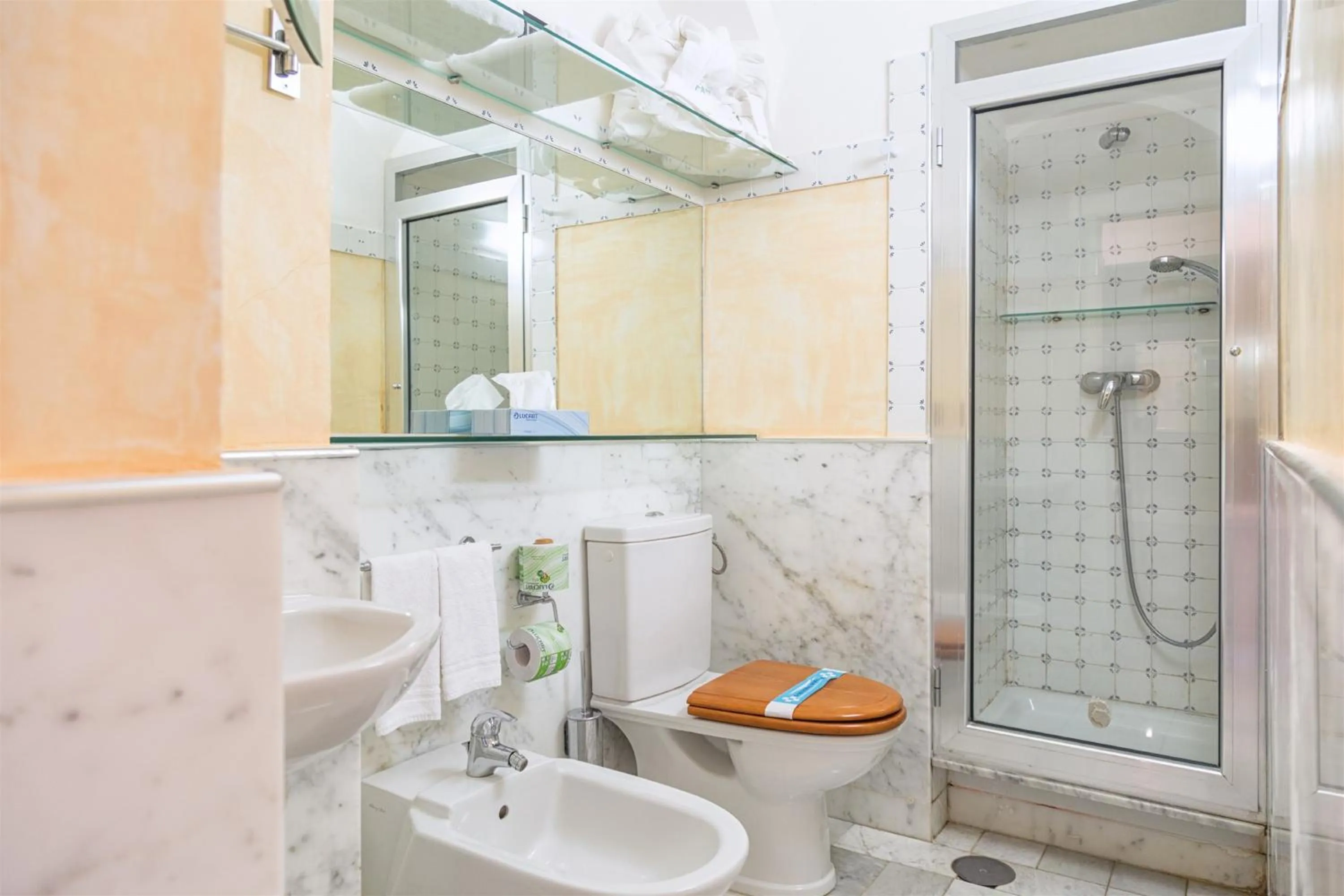 Bathroom in Villa Signorini Hotel