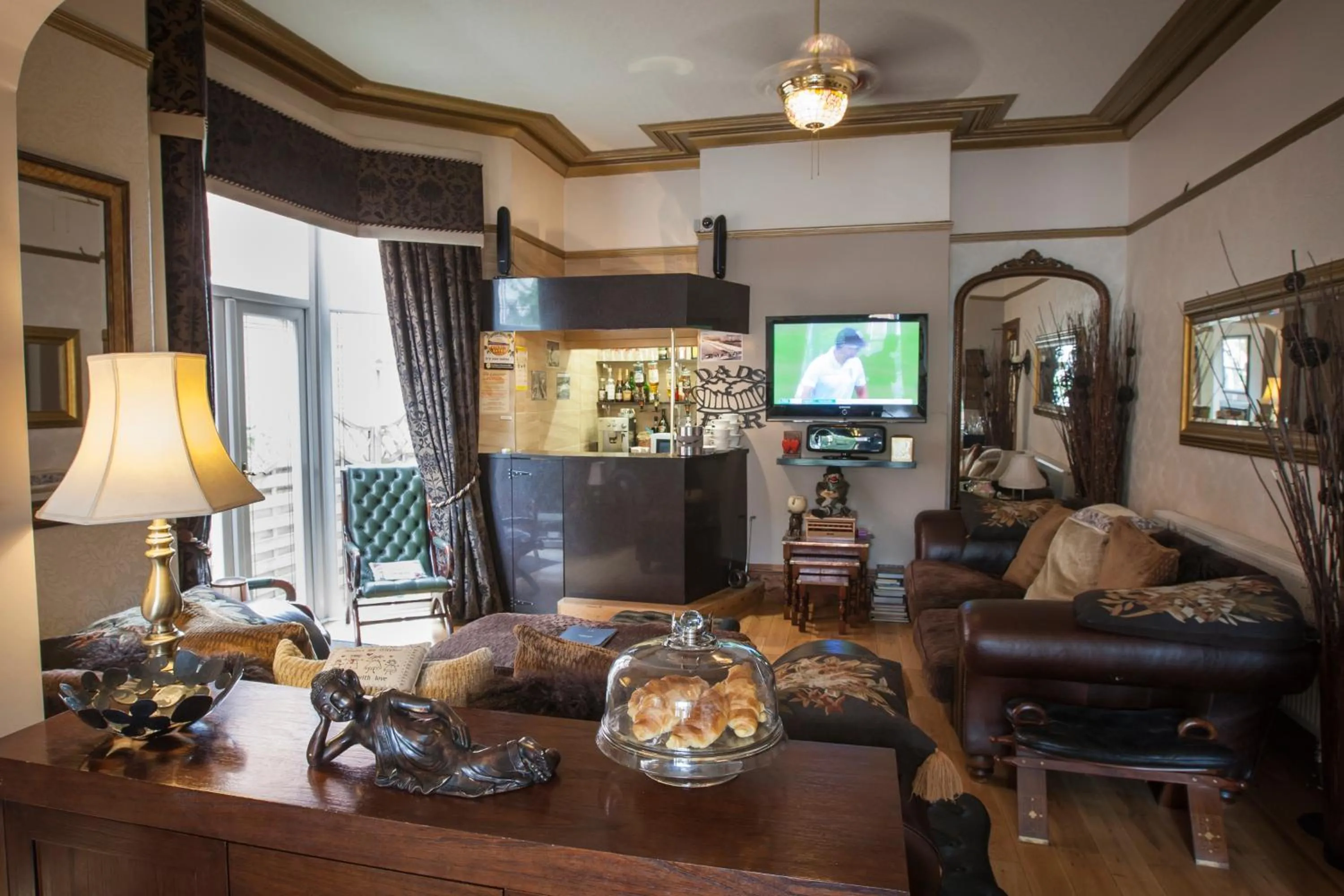 Communal lounge/ TV room in The Leicester