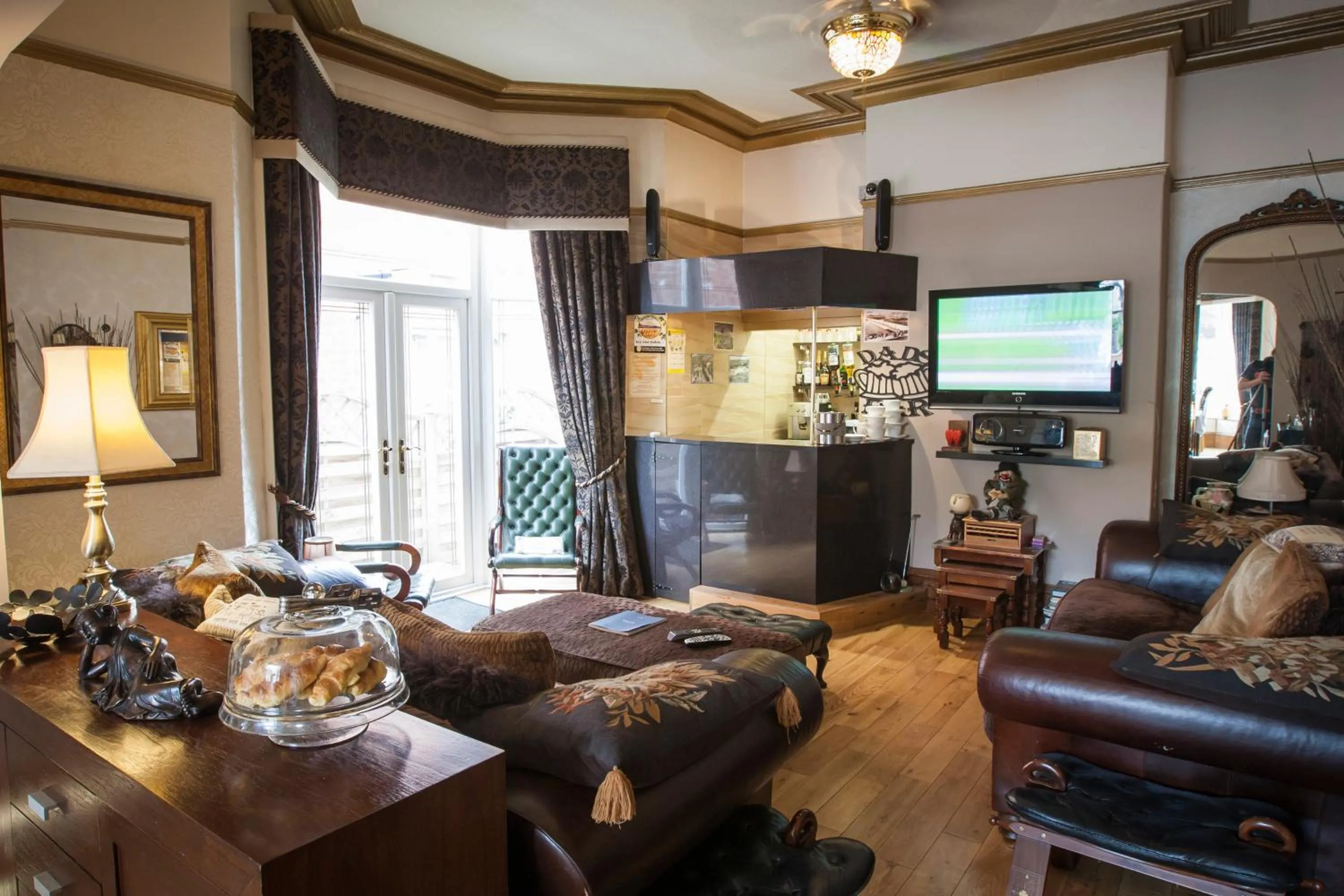 Communal lounge/ TV room in The Leicester