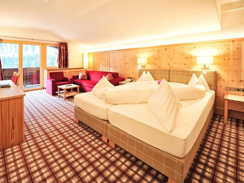 Photo of the whole room, Bed in Heart Hotel Arlberg