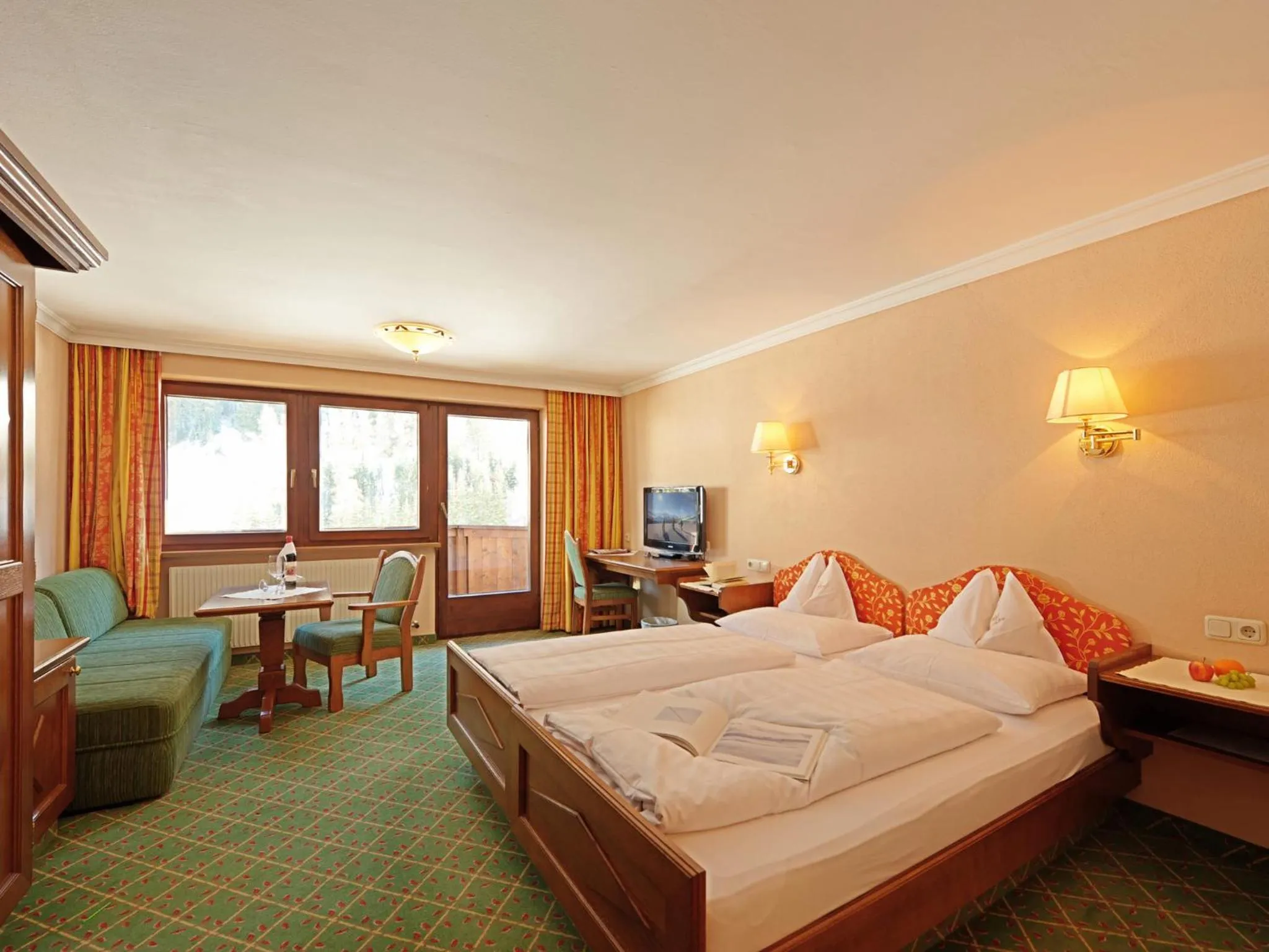 Photo of the whole room, Bed in Heart Hotel Arlberg