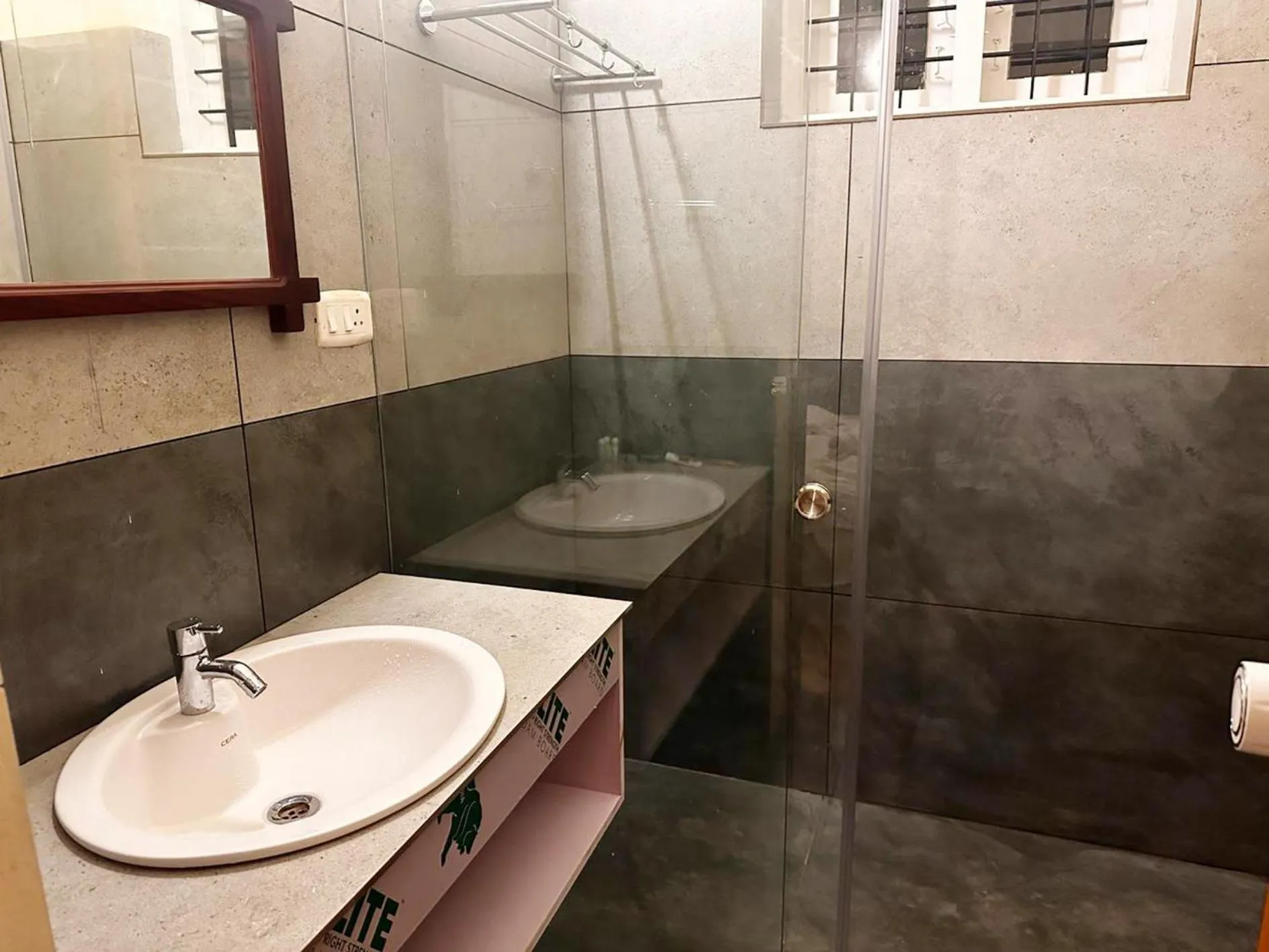 Bathroom in Falling Waters Munnar