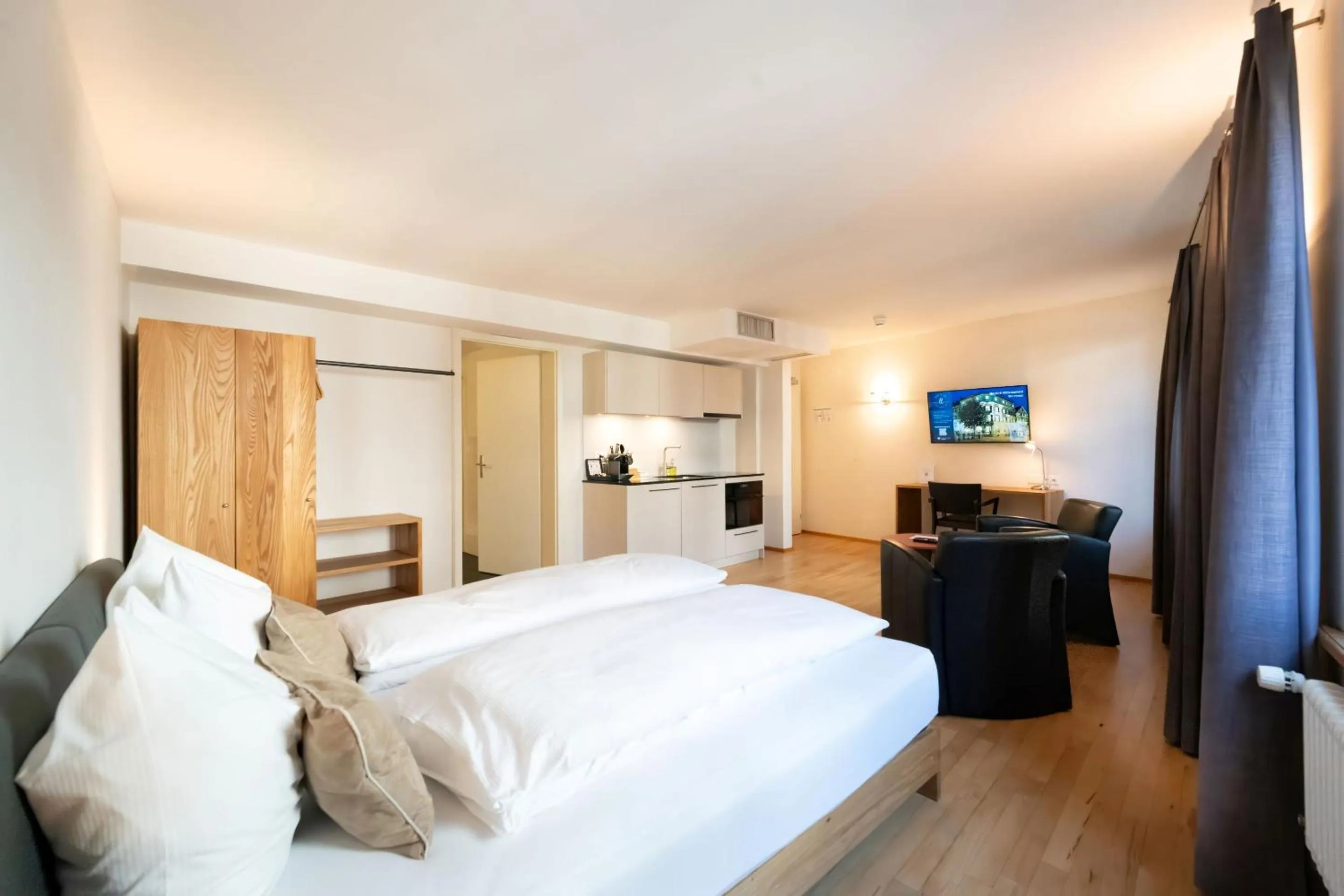 Bed in Hotel Le Lion - Self Check-in