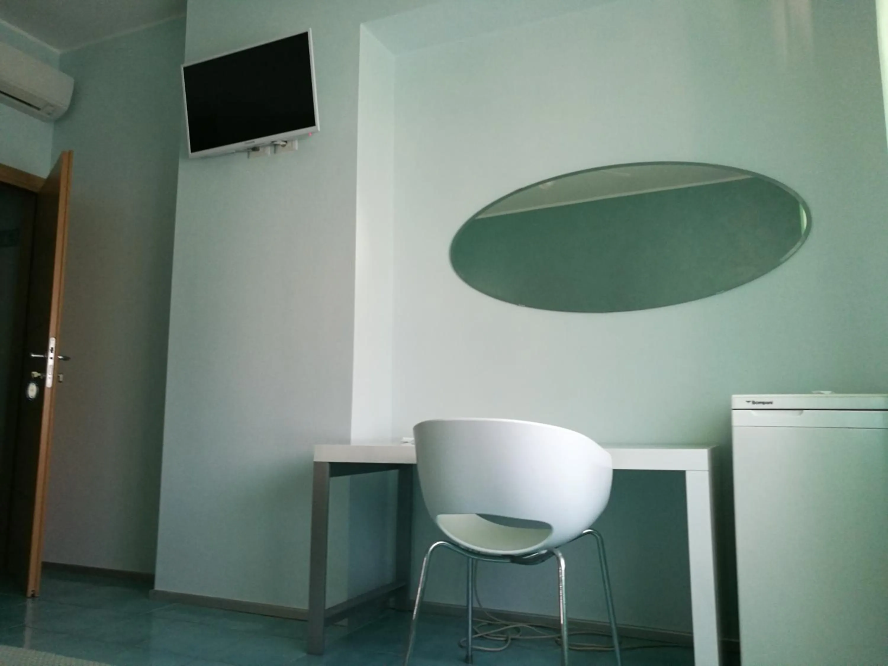 Photo of the whole room in Rock Garden