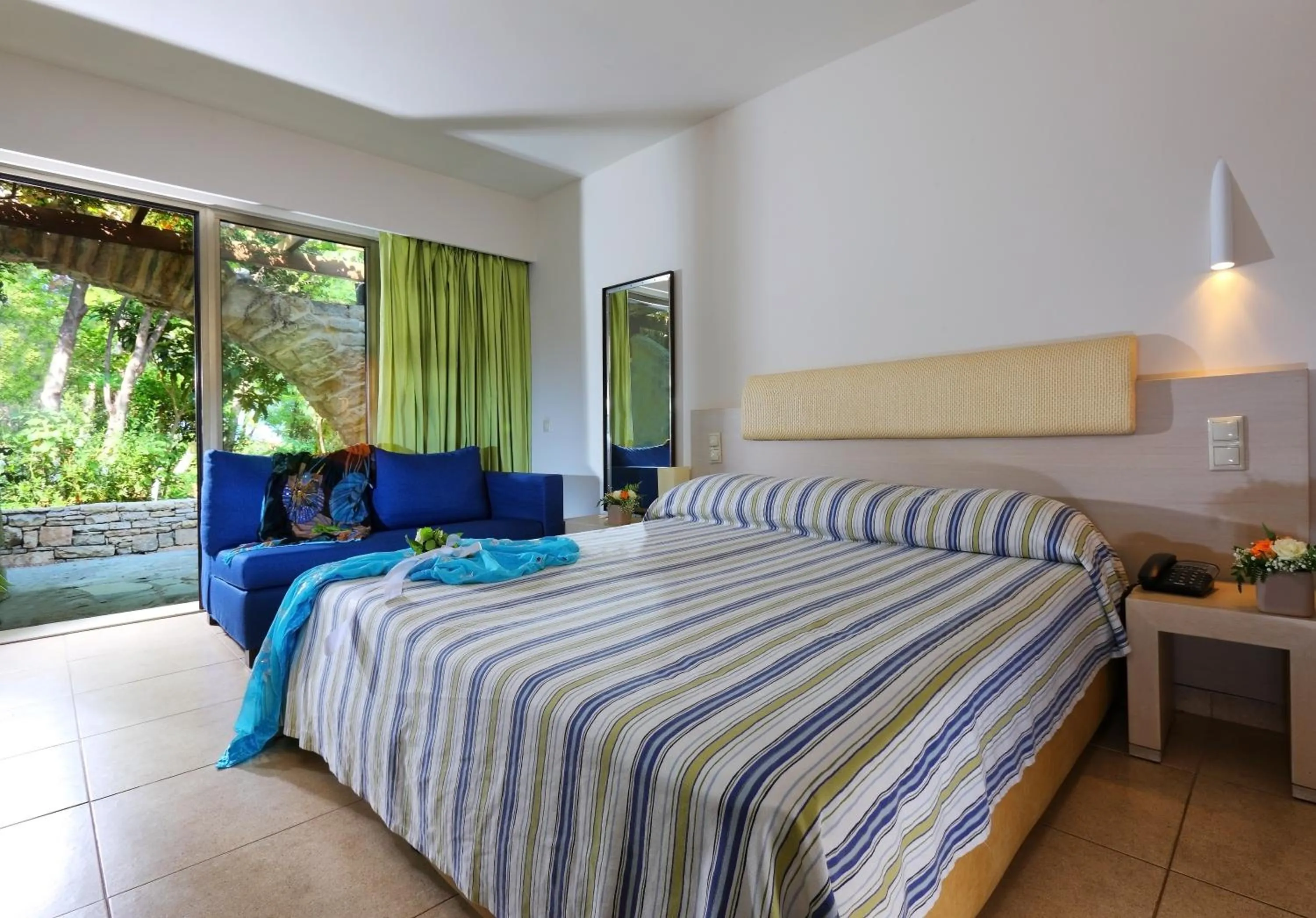 Bed in Sitia Beach City Resort & Spa