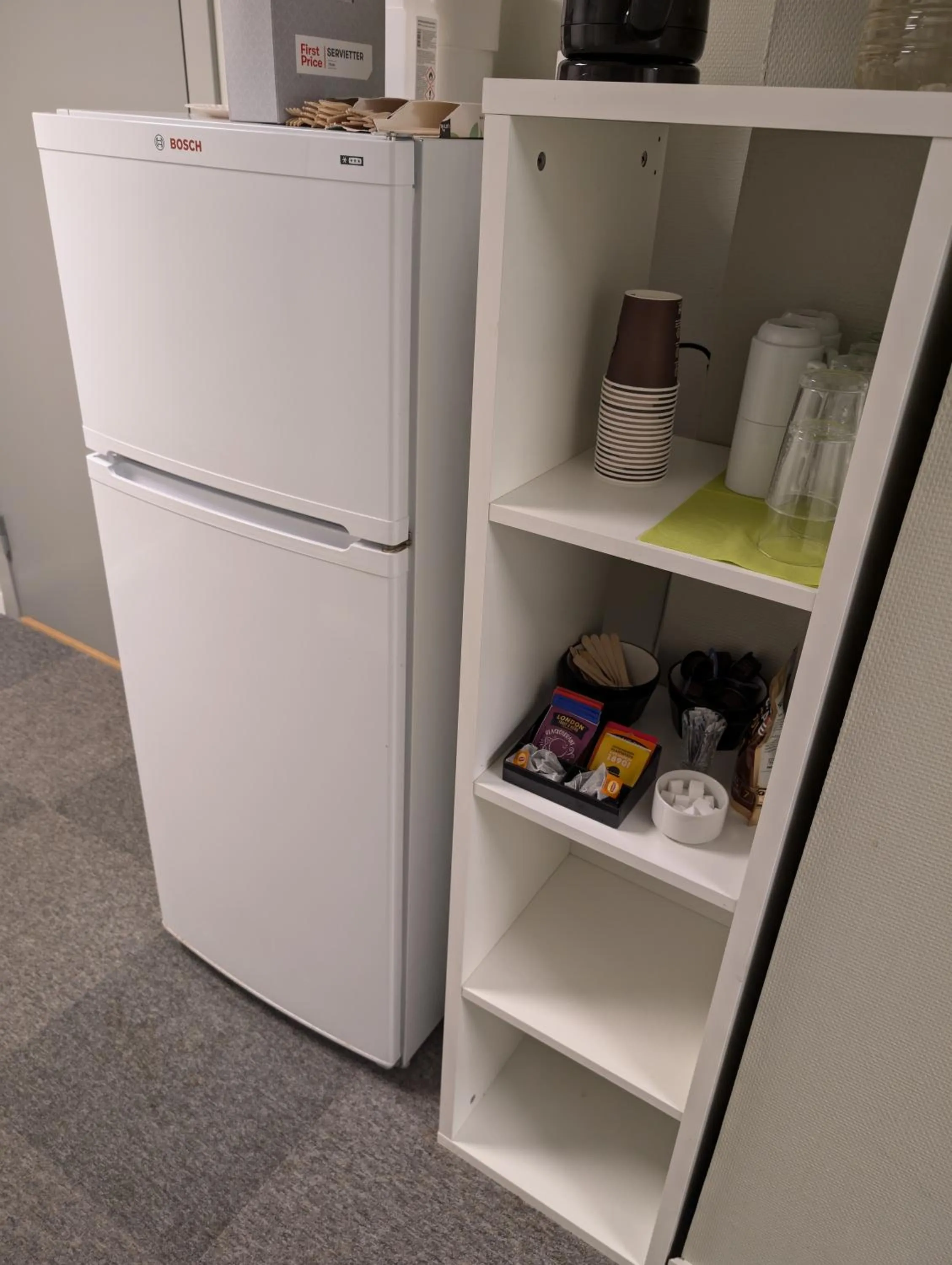 Coffee/tea facilities in Corner Hotell