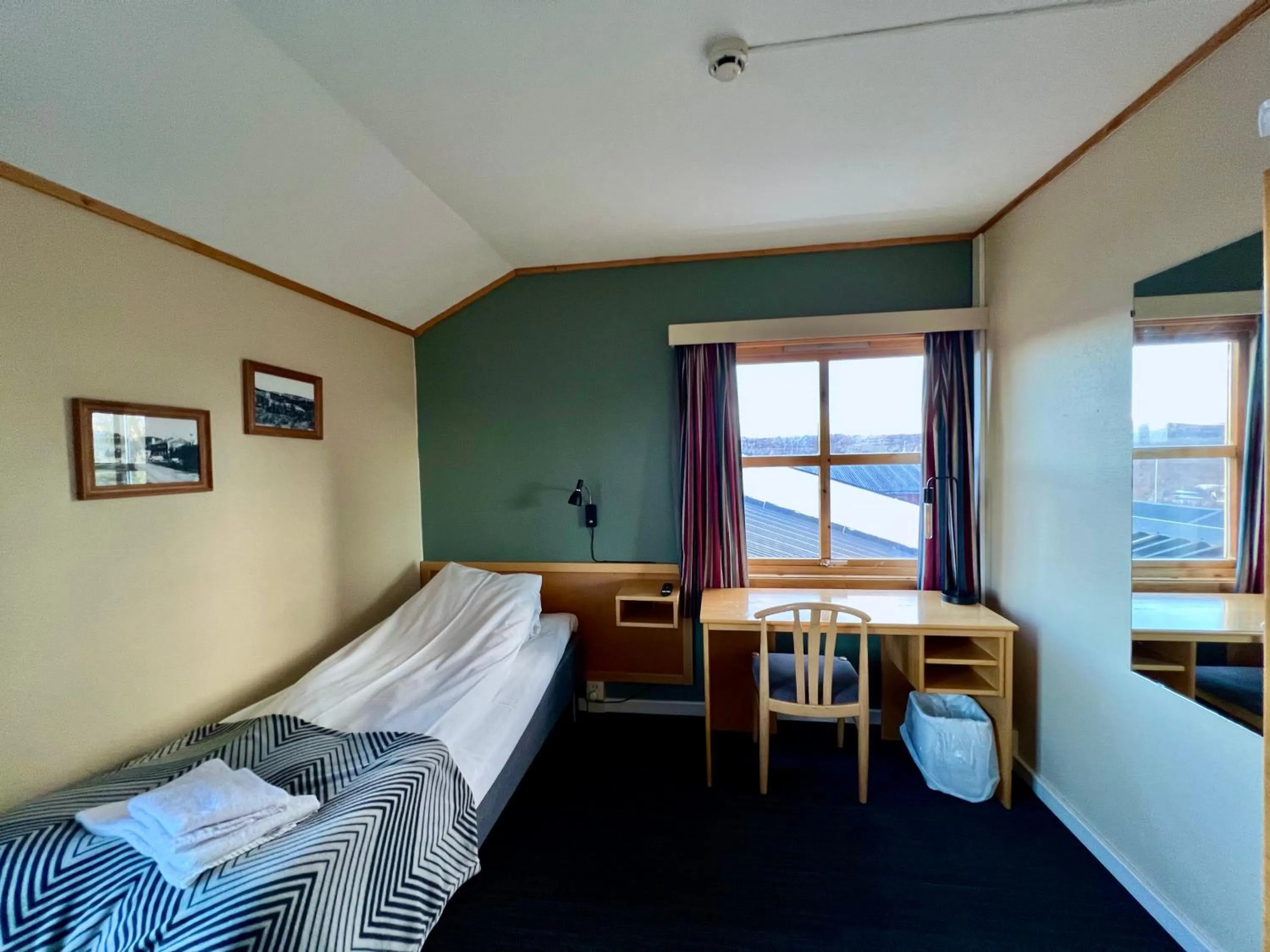 Photo of the whole room, Bed in Lakselv Hotel