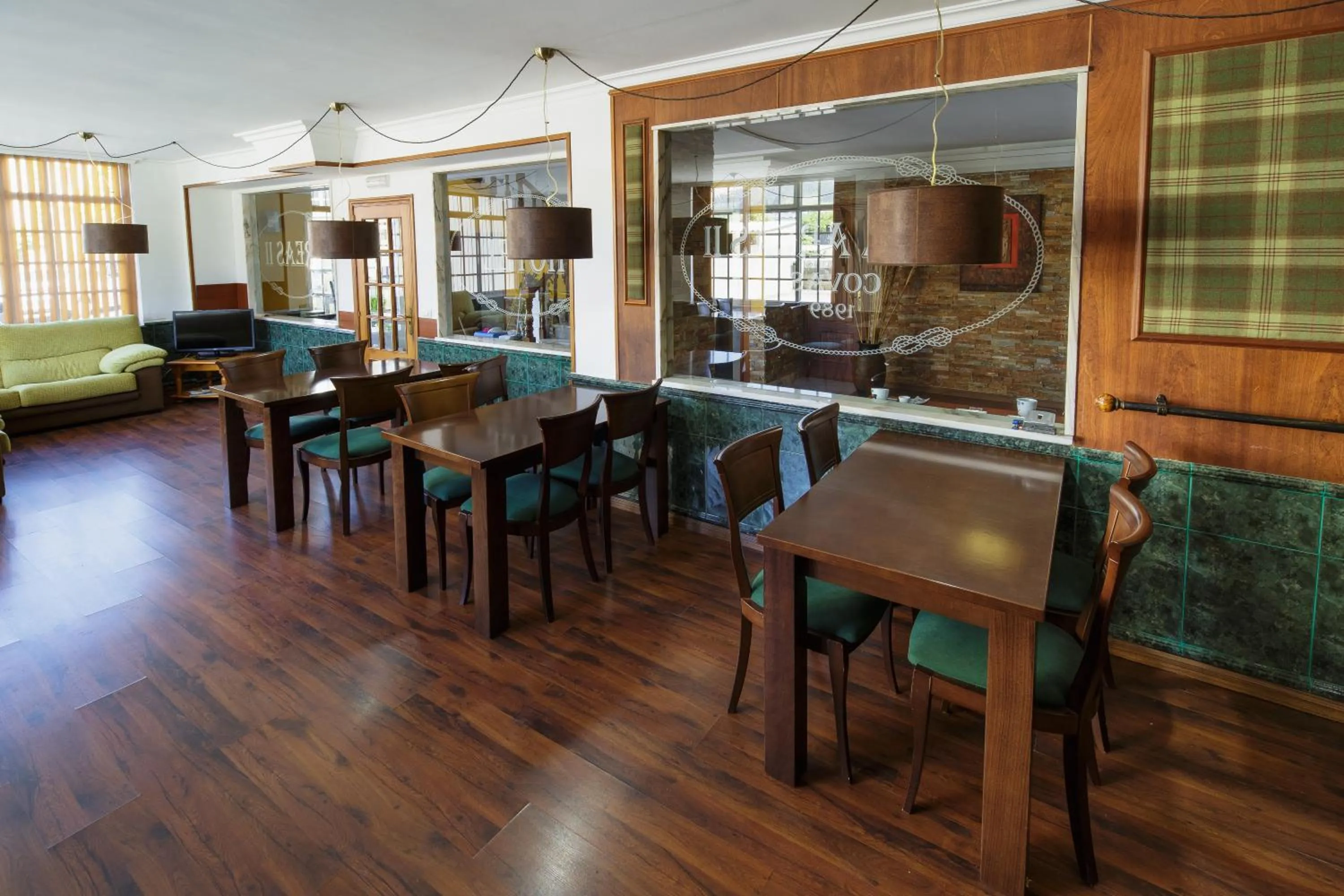 Lounge or bar in As Areas II