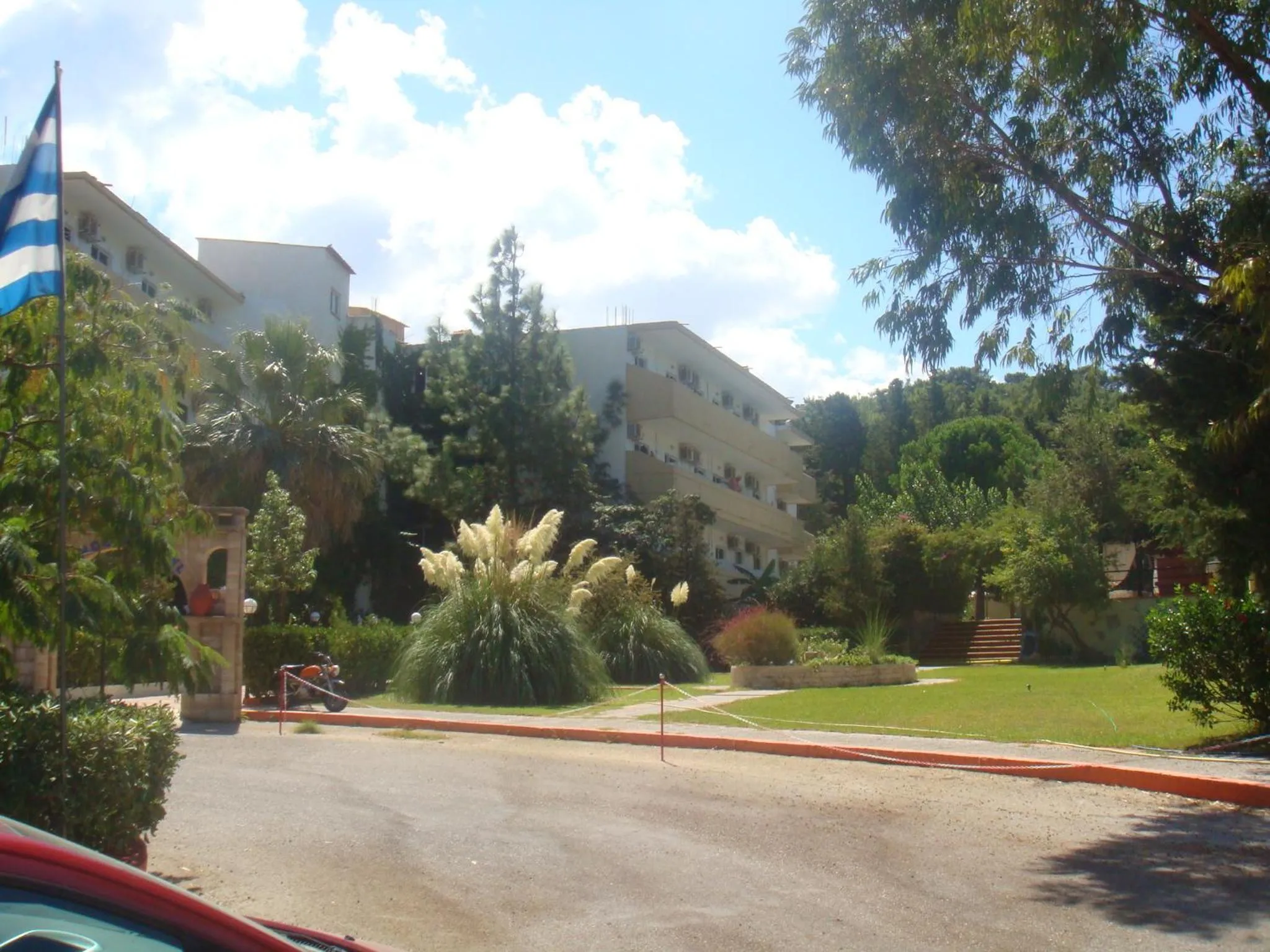 Garden in Achousa Hotel