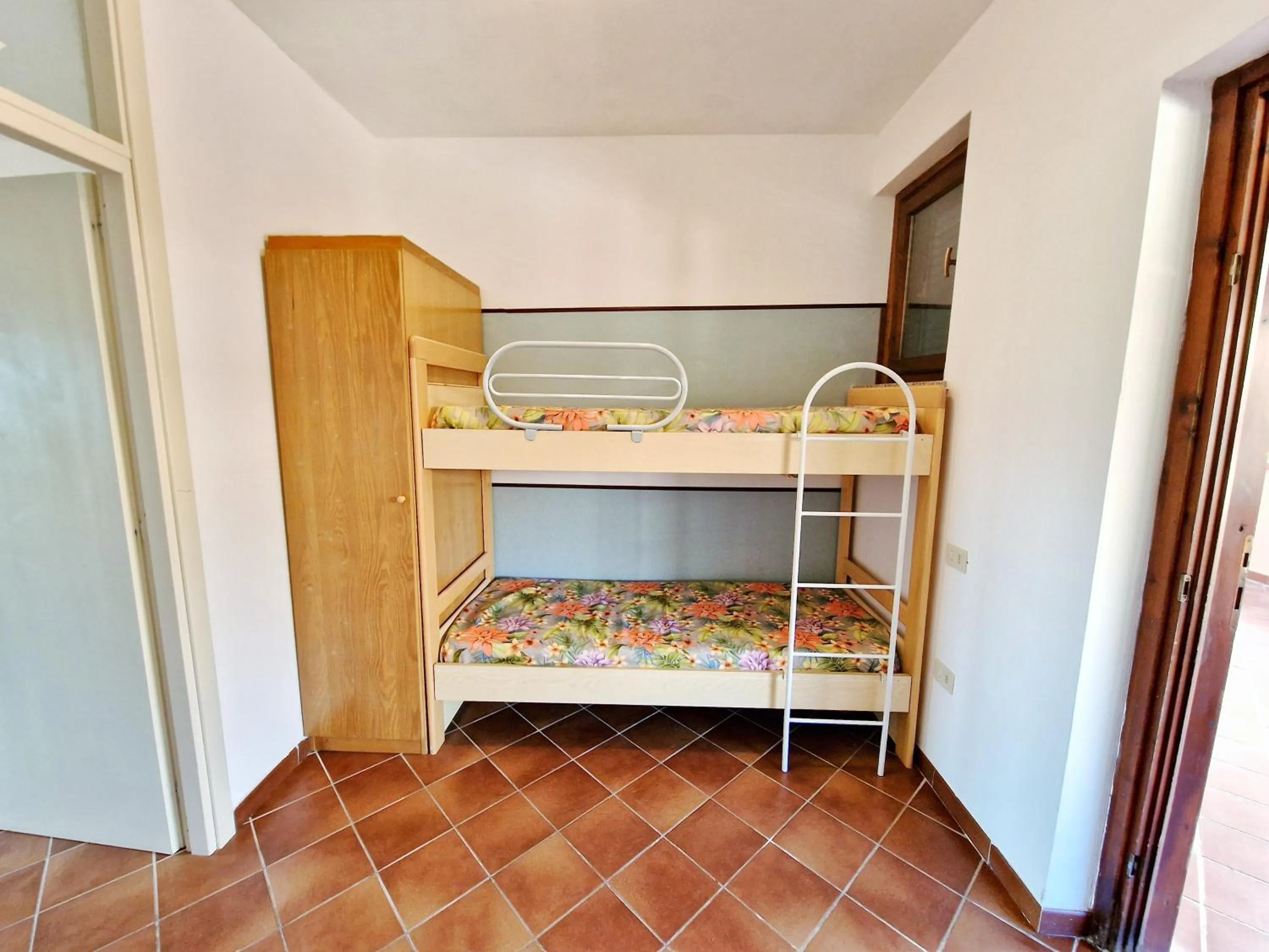 bunk bed, Bed in Al Barcoco