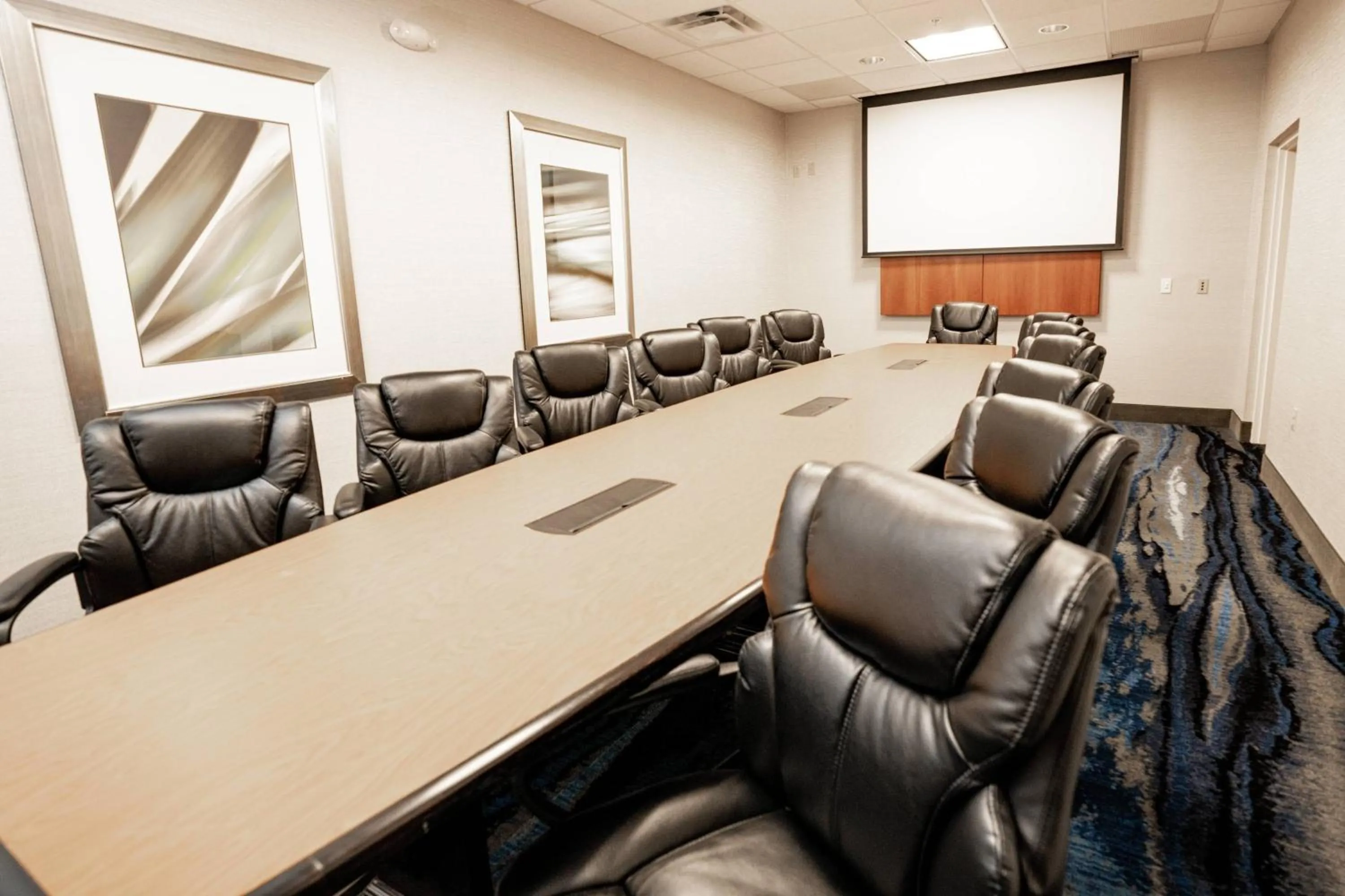 Meeting/conference room in Fairfield Inn & Suites by Marriott Kearney