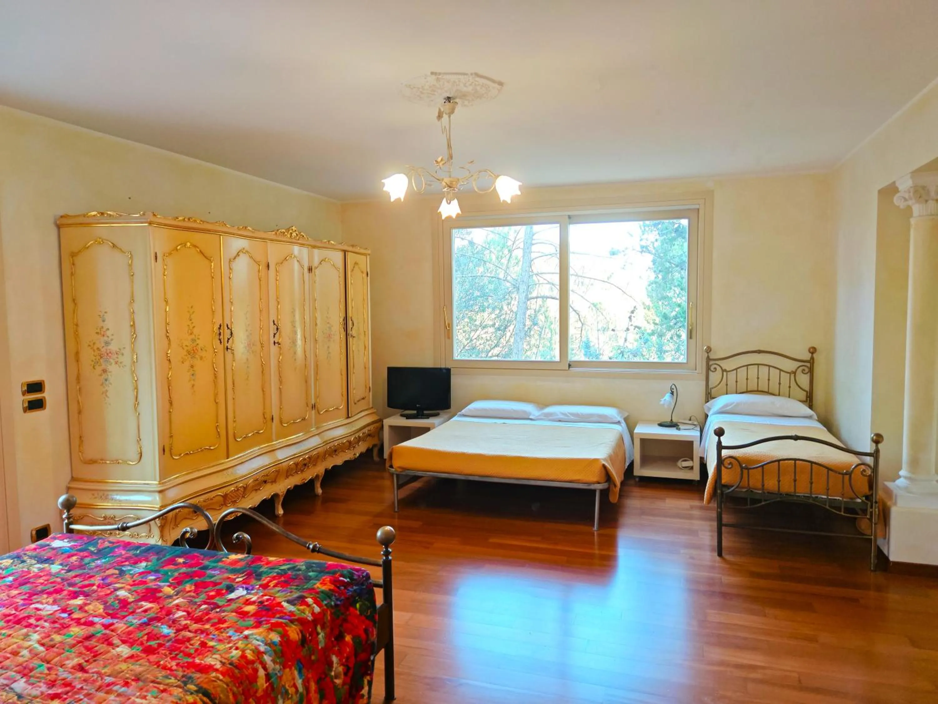Photo of the whole room, Bed in Parco dei Gelsomini