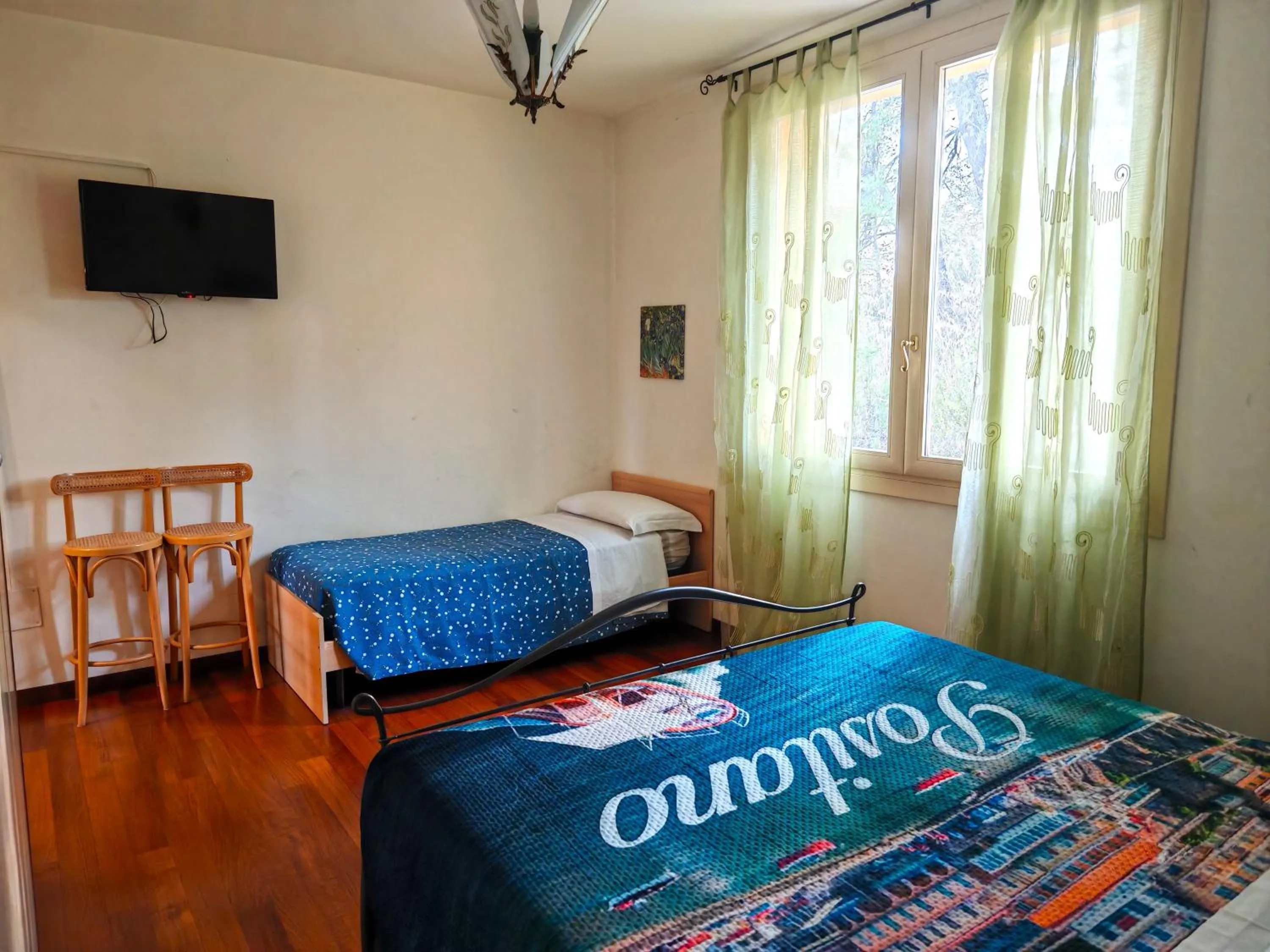 Photo of the whole room, Bed in Parco dei Gelsomini