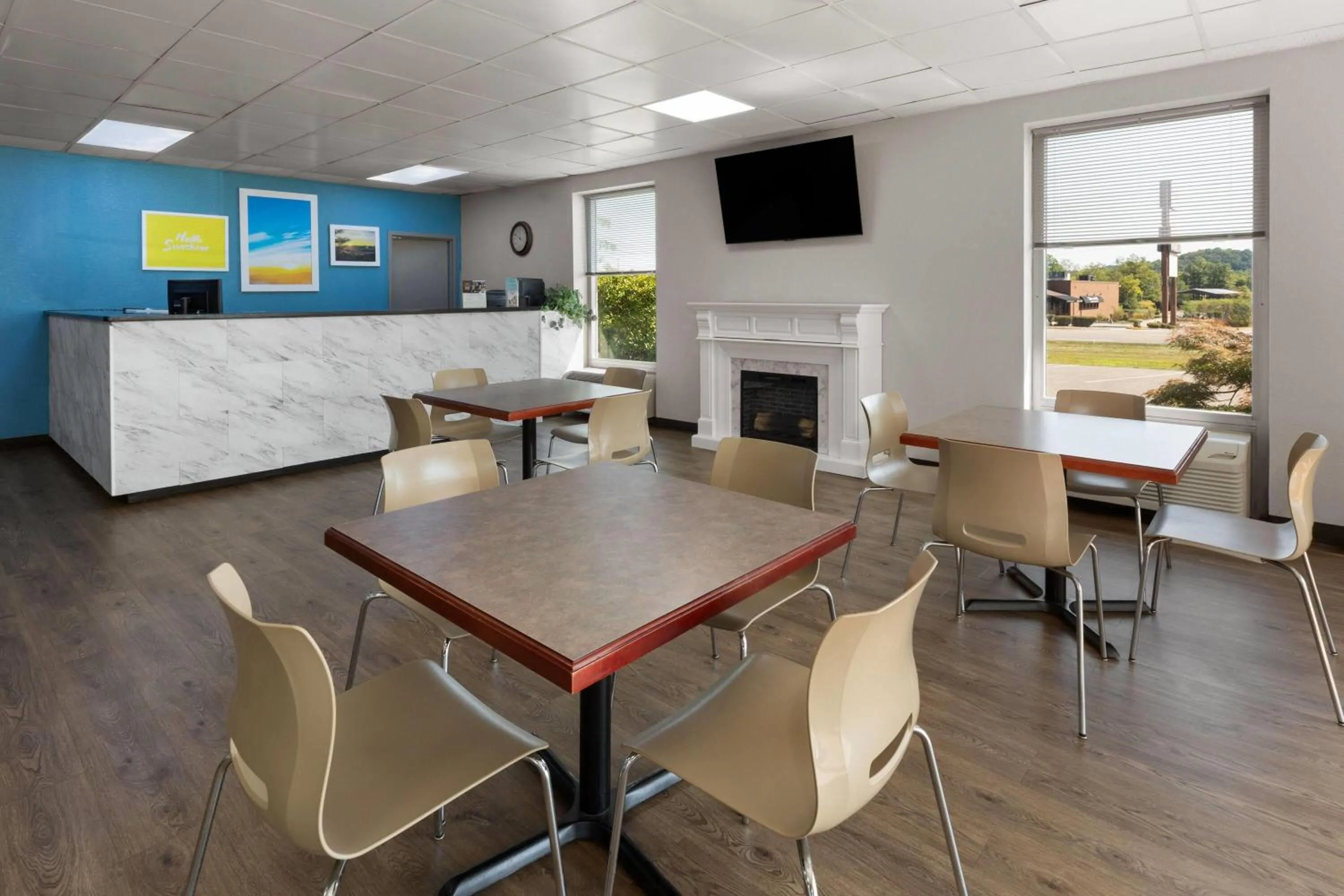 Lobby or reception in Days Inn by Wyndham Cambridge