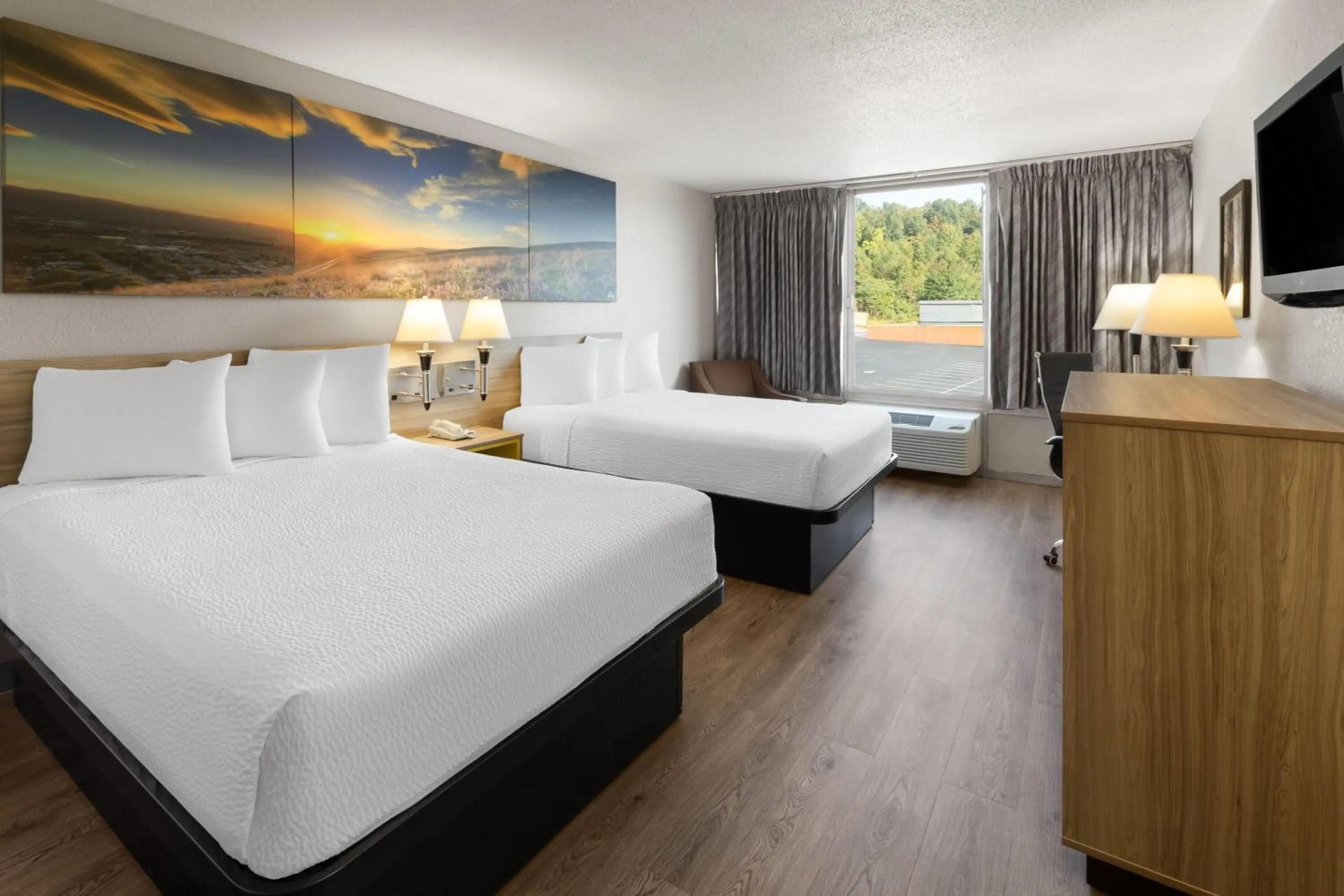 Photo of the whole room, Bed in Days Inn by Wyndham Cambridge