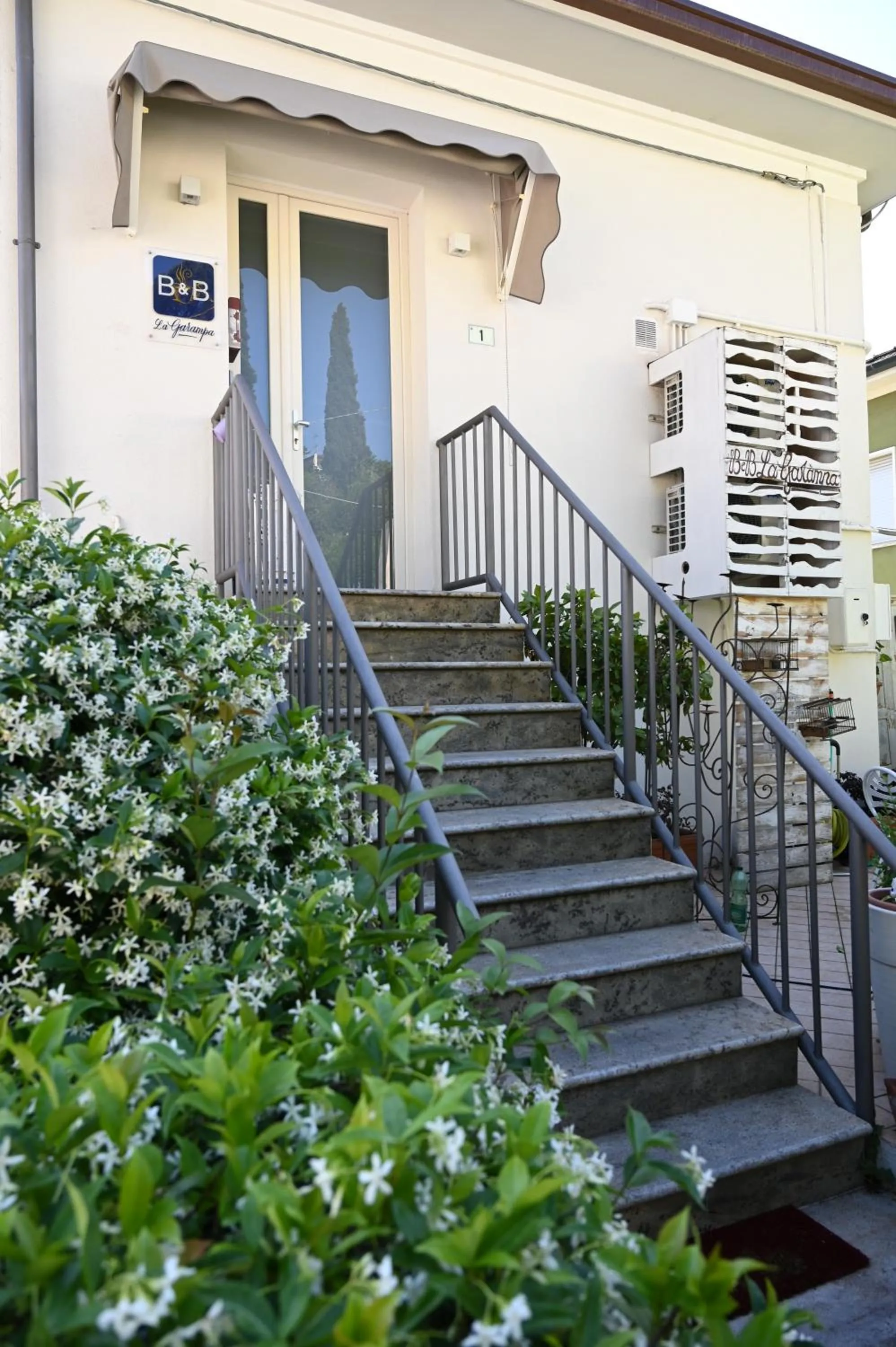 Facade/entrance in La Garampa