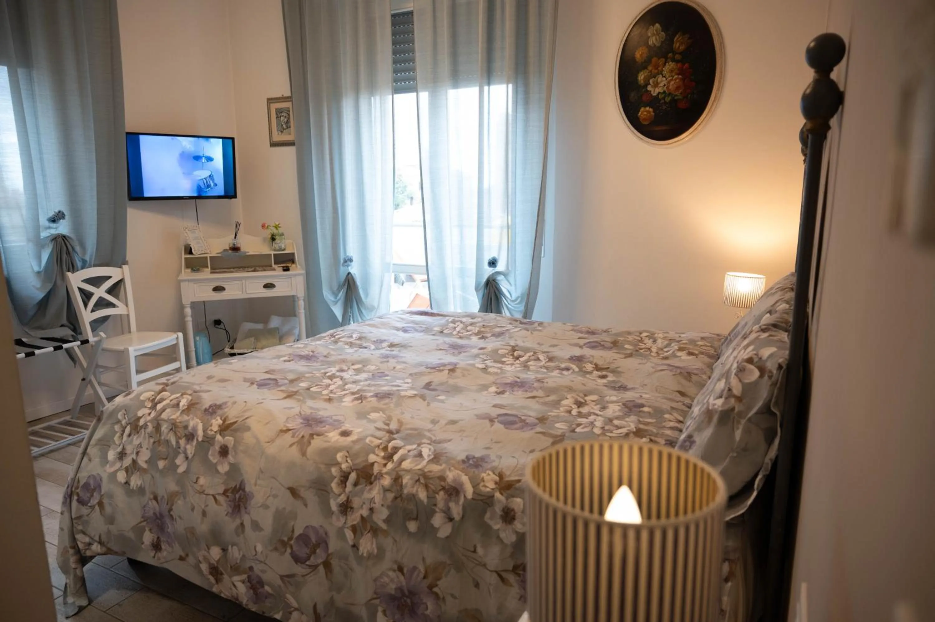 Photo of the whole room, Bed in La Garampa