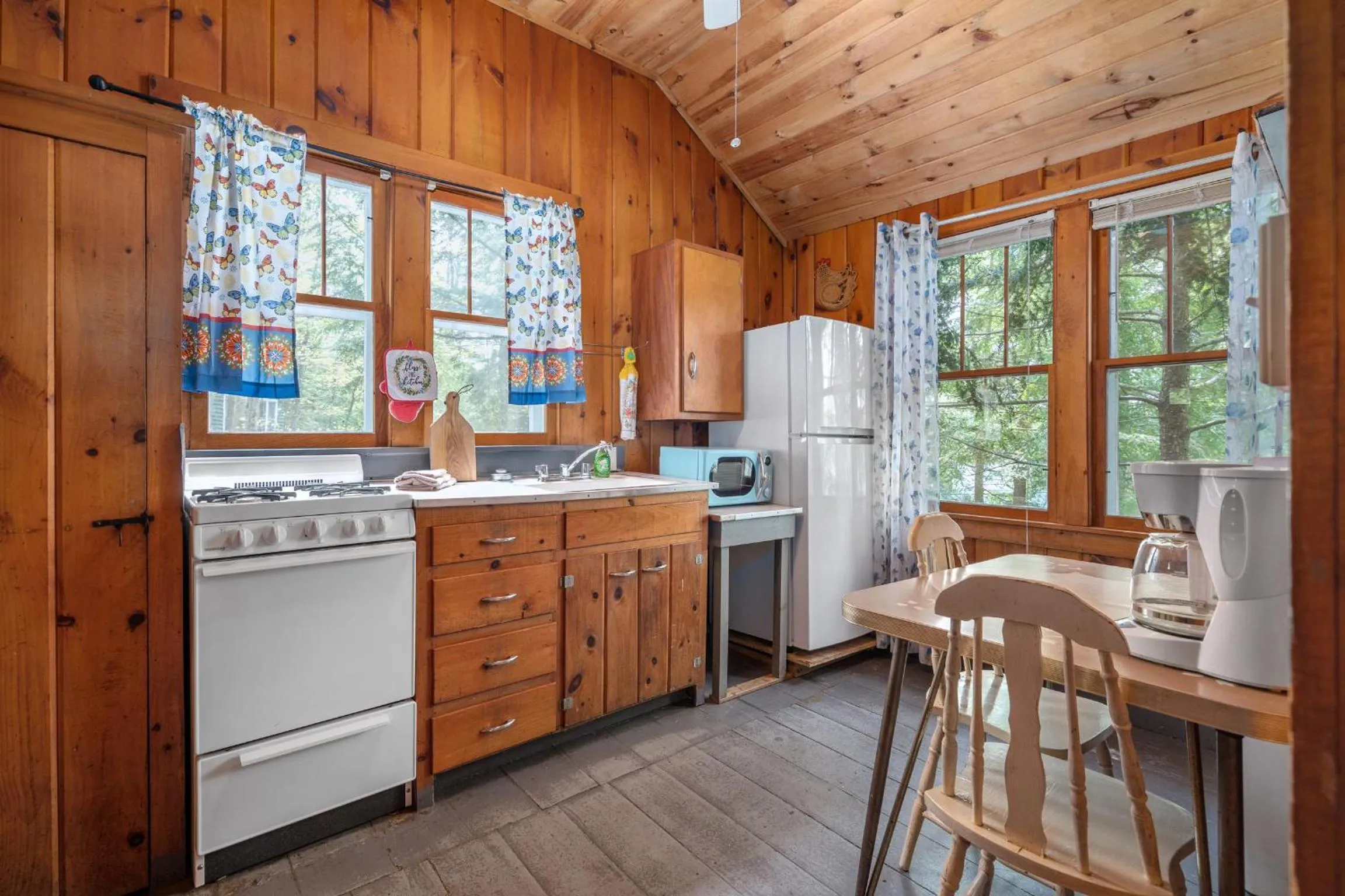 Hide-A-Way Waterfront Cottages