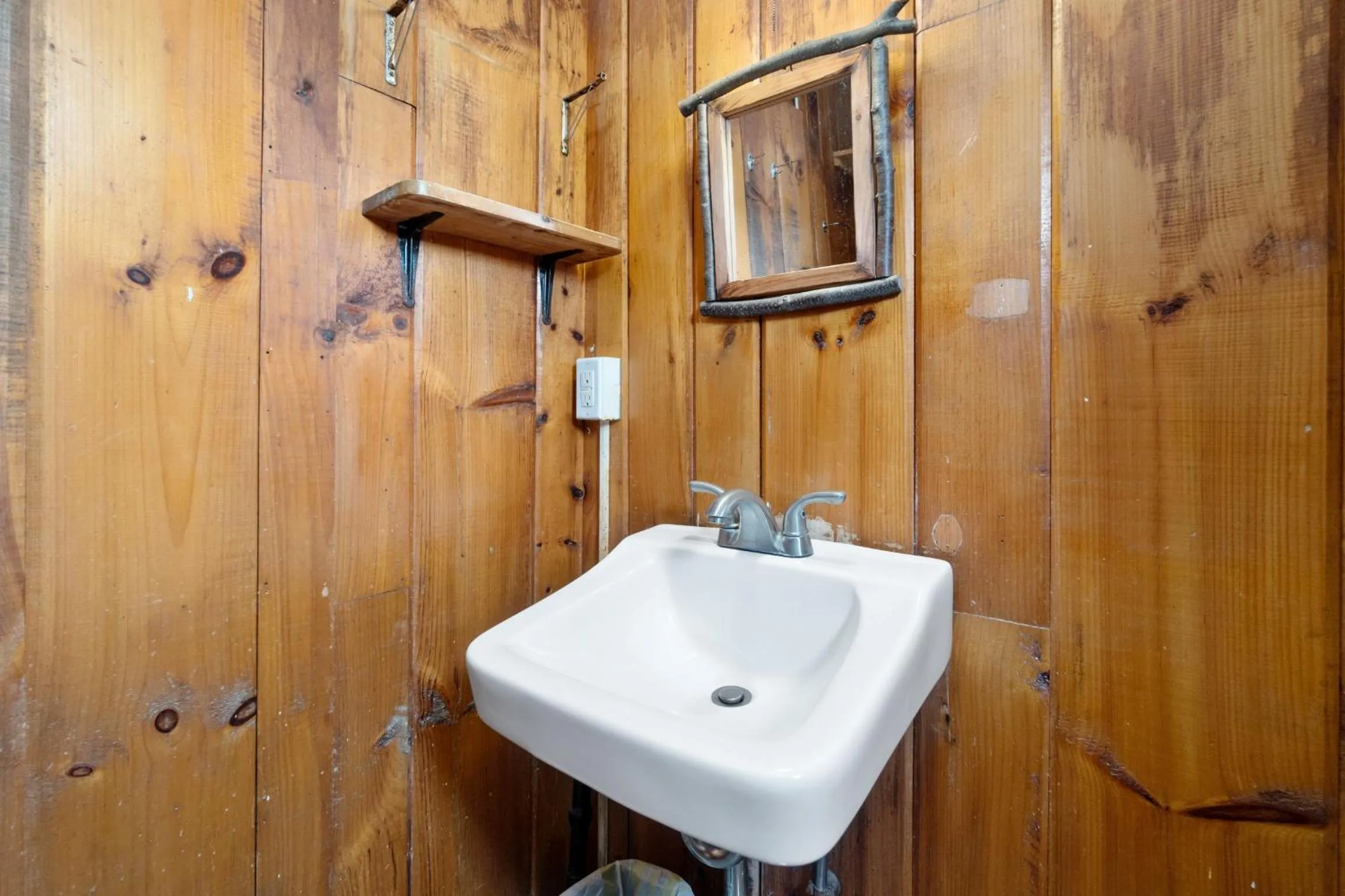 Hide-A-Way Waterfront Cottages