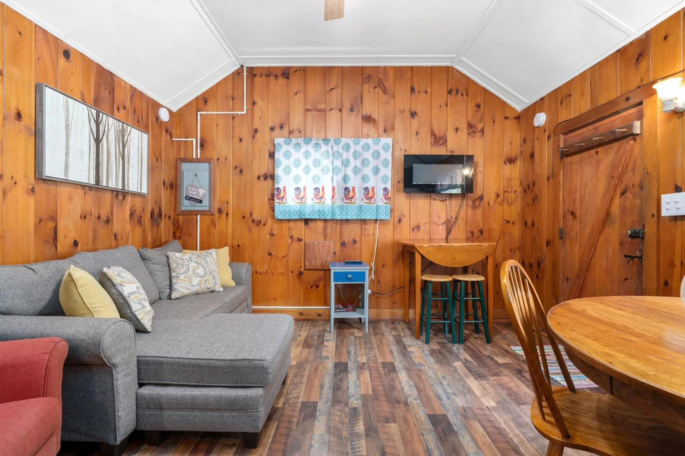 Hide-A-Way Waterfront Cottages