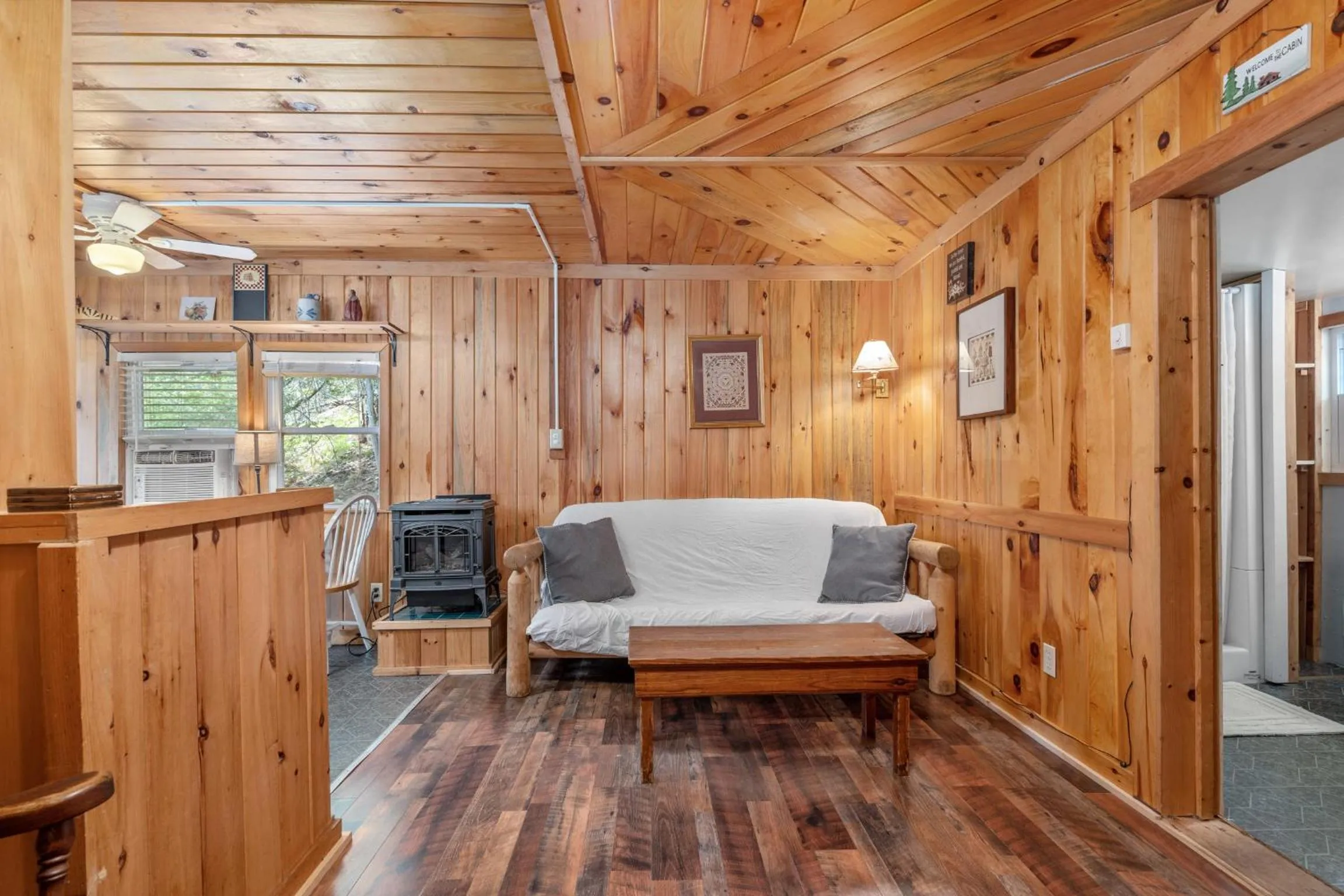 Hide-A-Way Waterfront Cottages