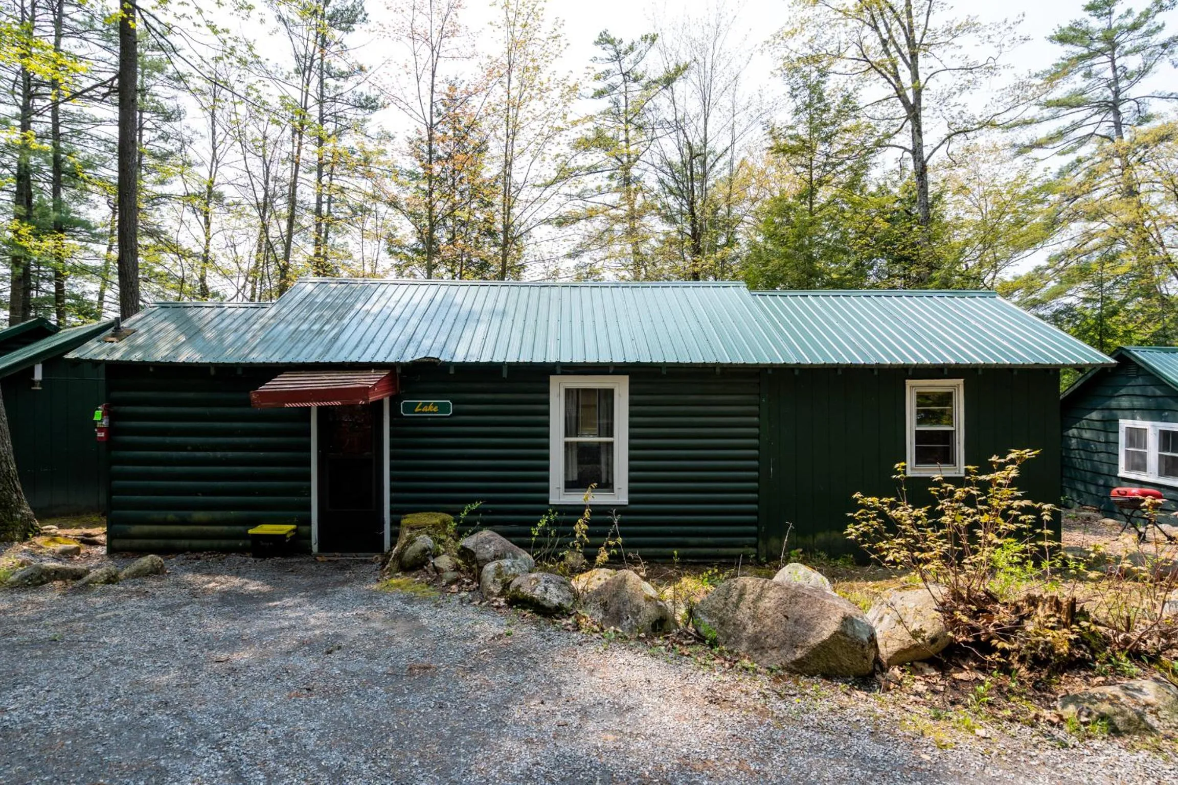 Hide-A-Way Waterfront Cottages
