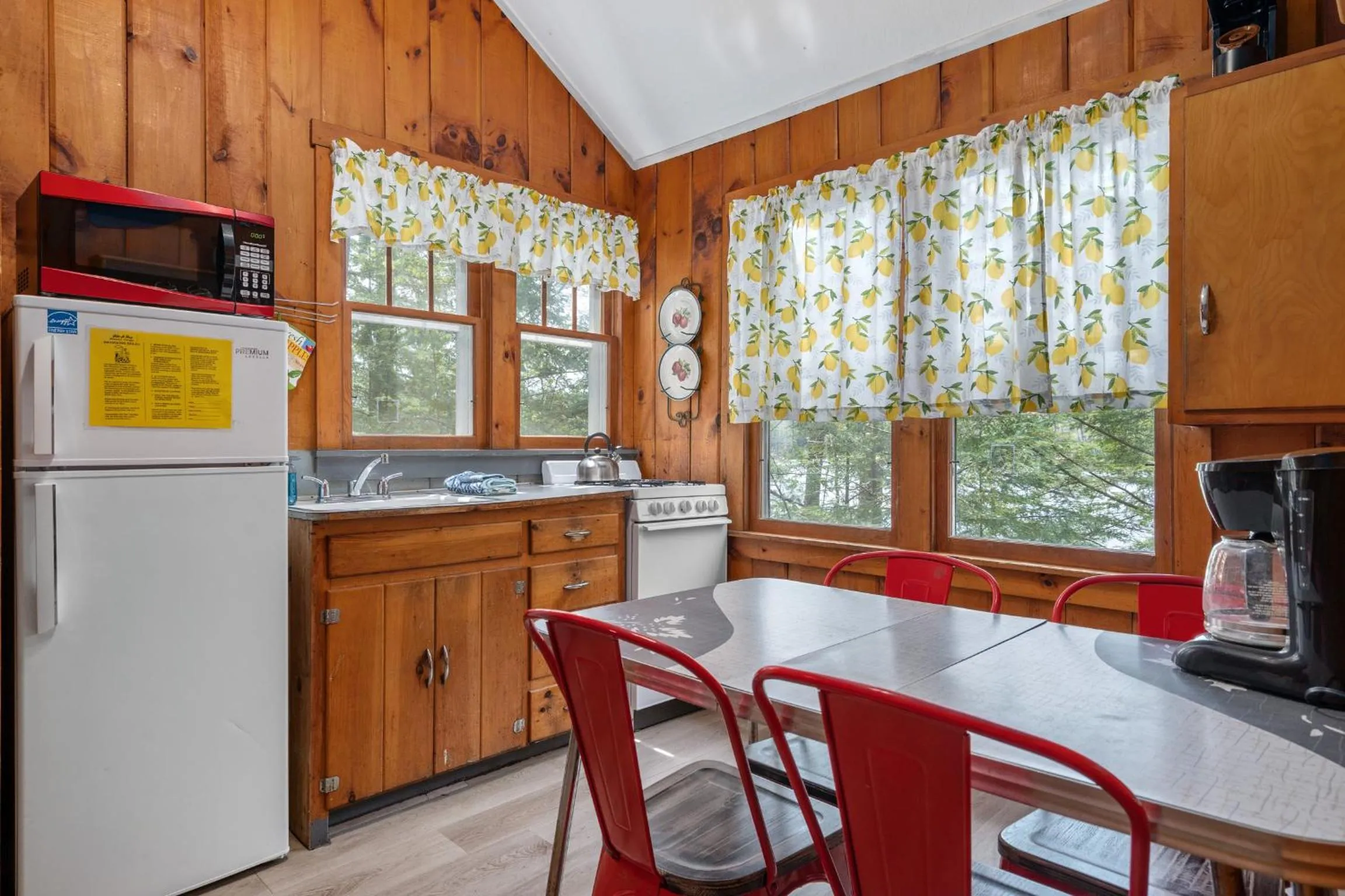 Hide-A-Way Waterfront Cottages