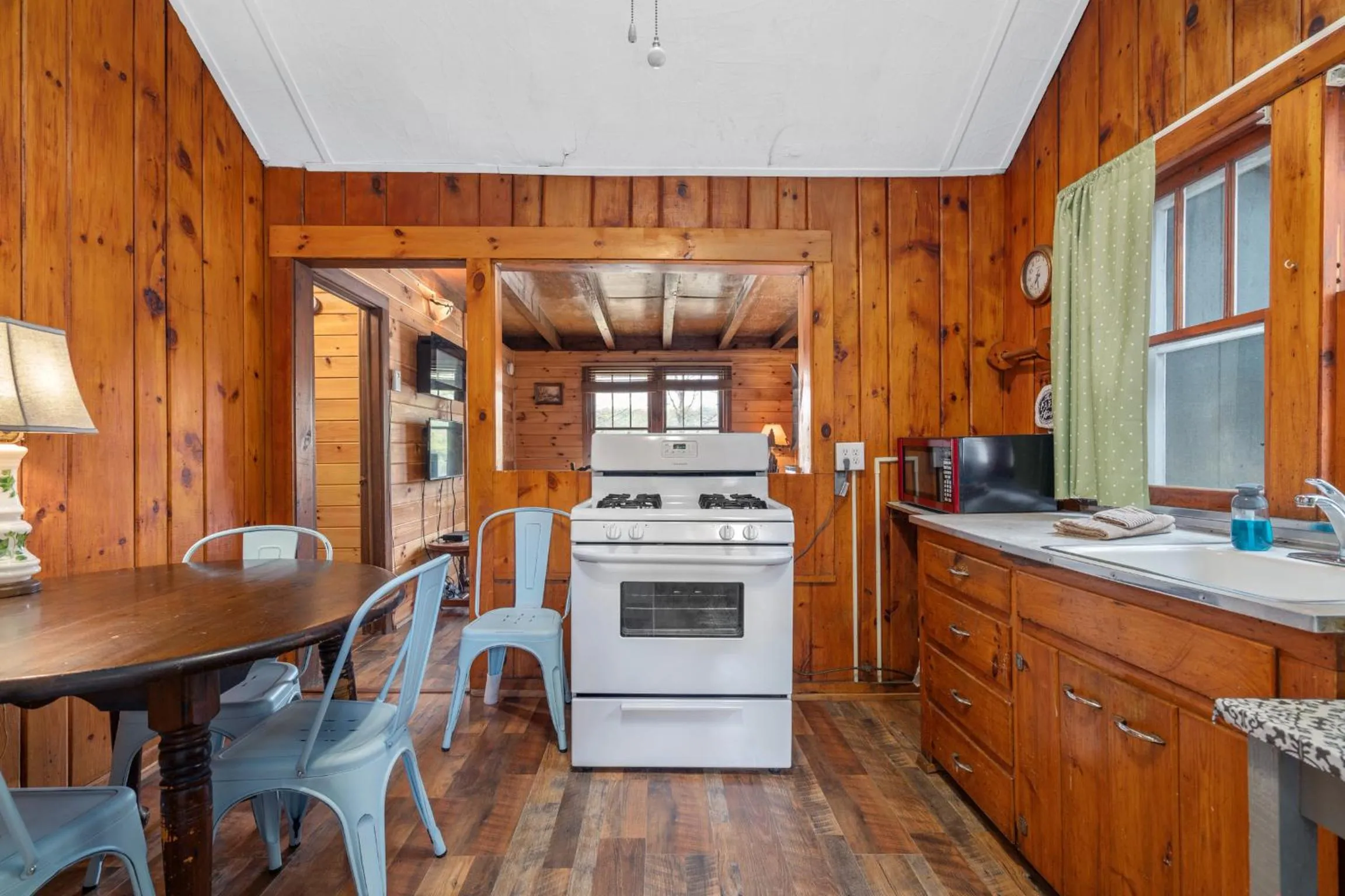 Hide-A-Way Waterfront Cottages