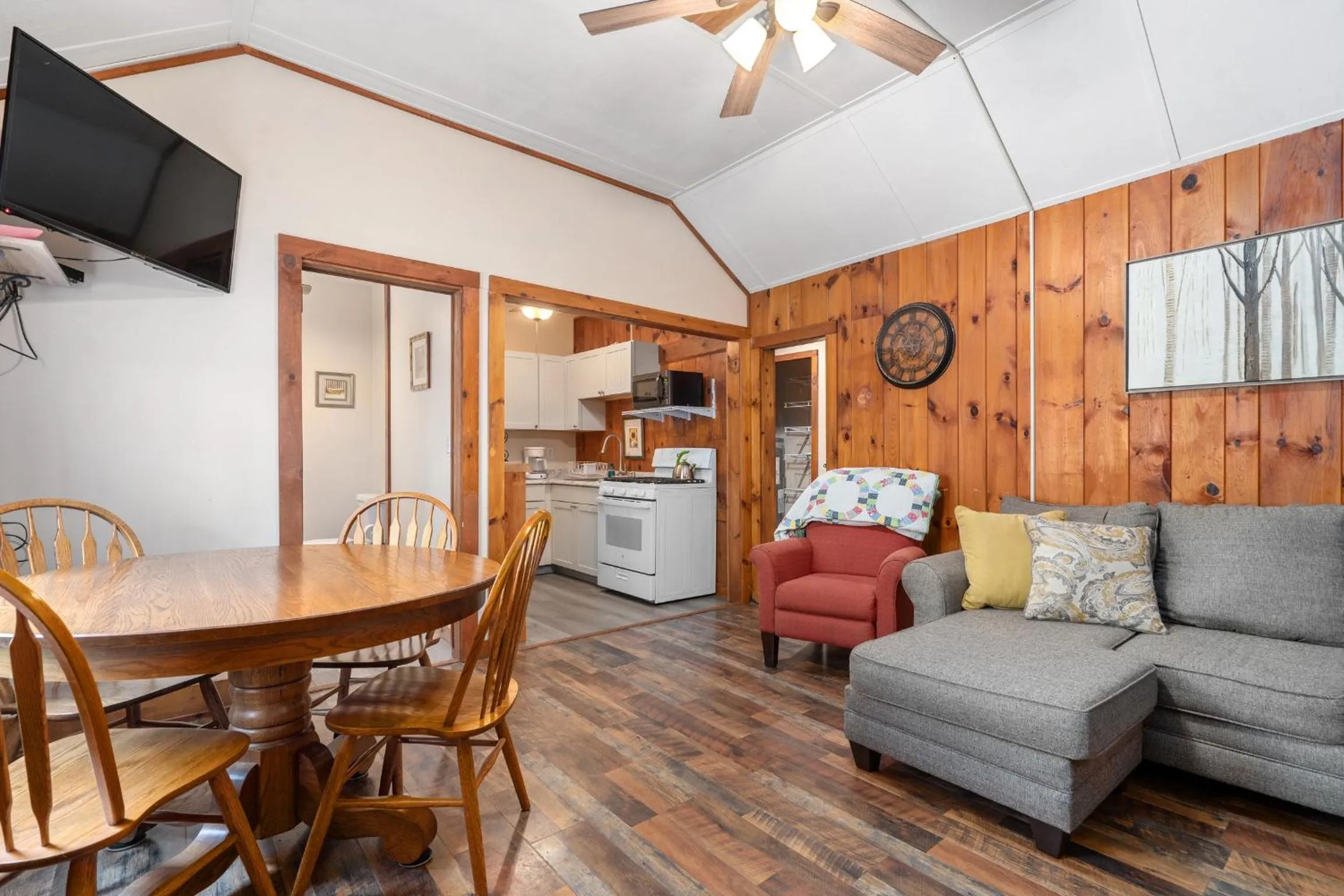 Hide-A-Way Waterfront Cottages