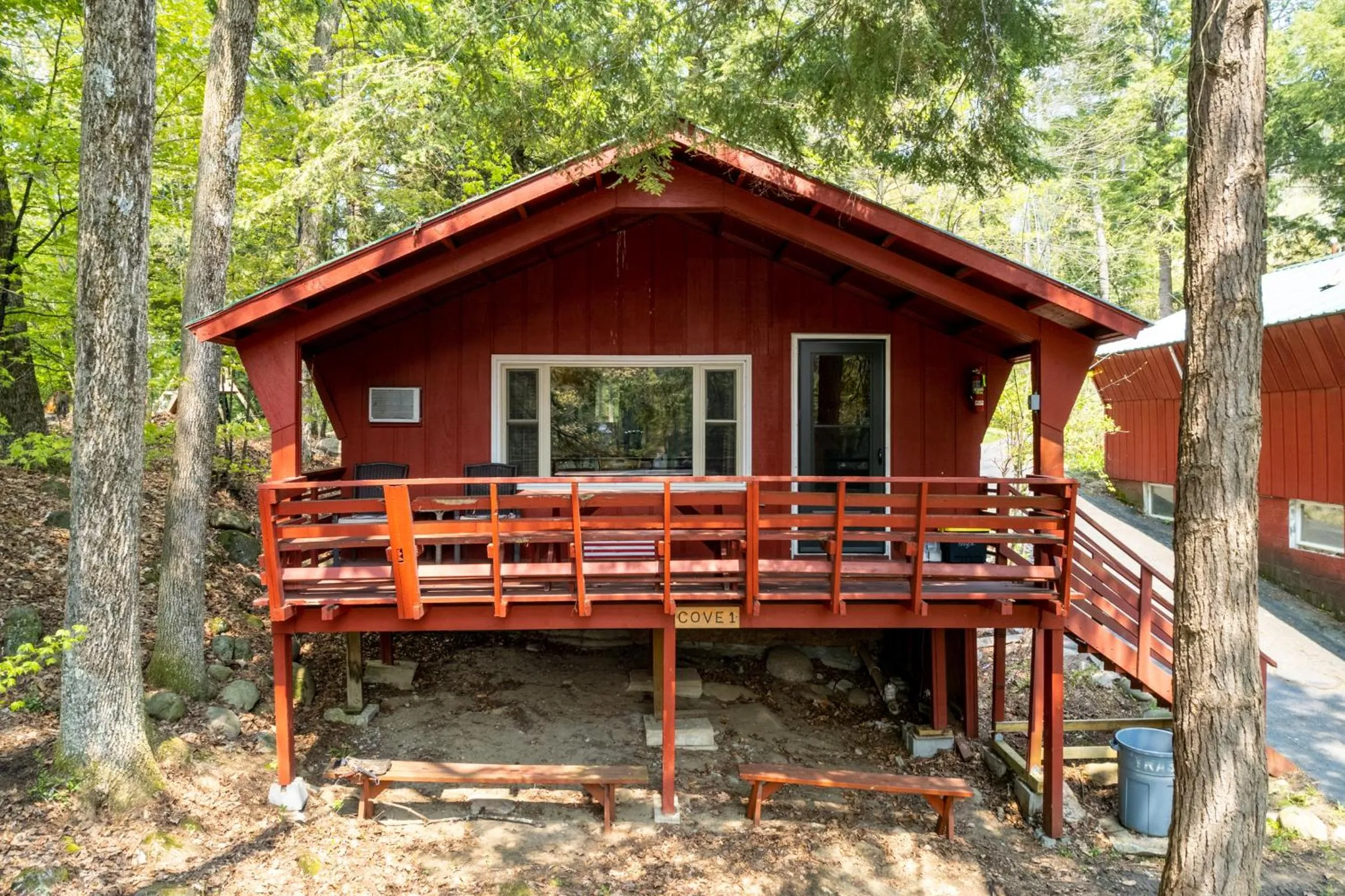 Hide-A-Way Waterfront Cottages