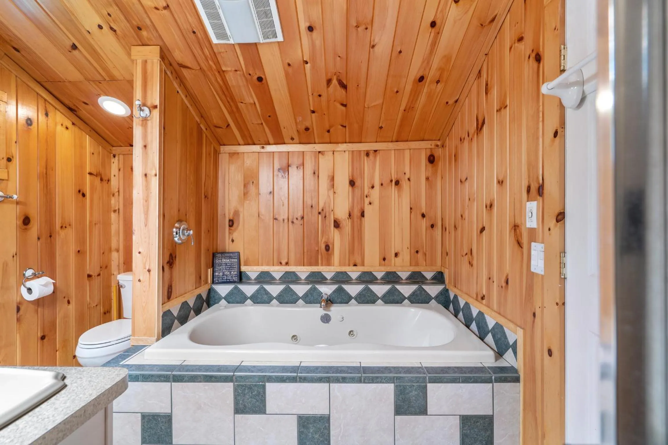 Hide-A-Way Waterfront Cottages