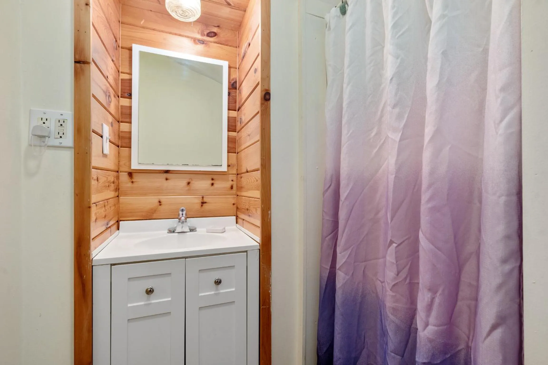 Hide-A-Way Waterfront Cottages