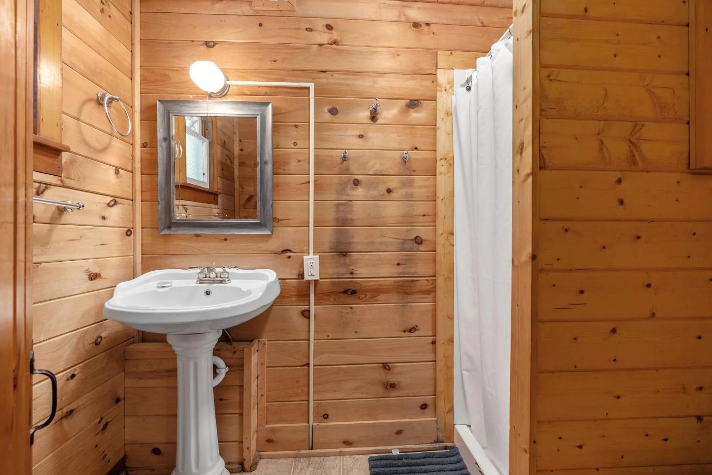 Hide-A-Way Waterfront Cottages