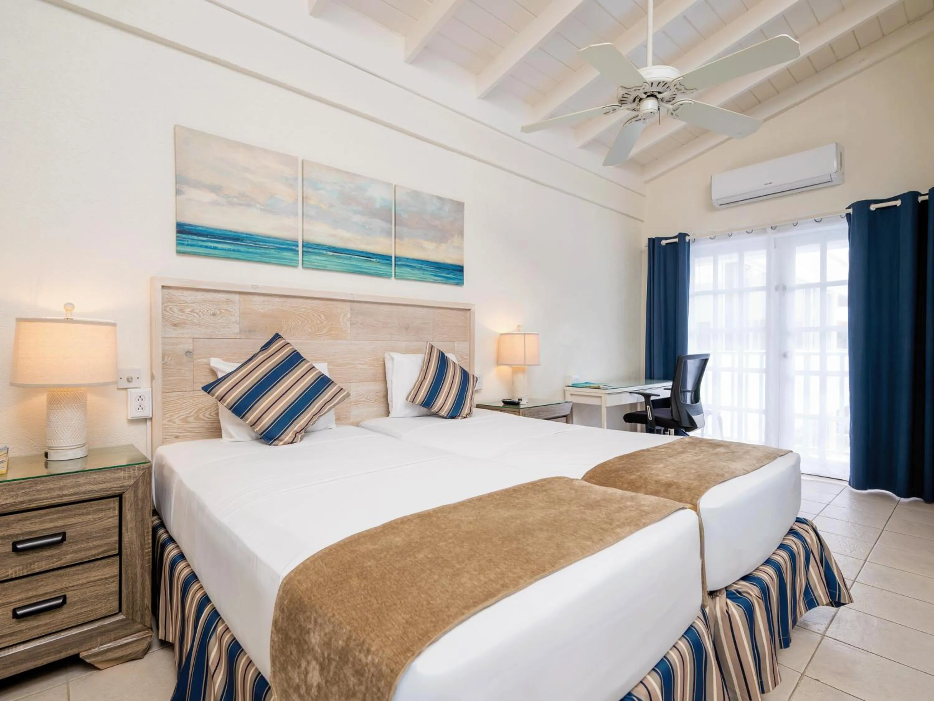 air conditioner, Bed in Time Out Hotel