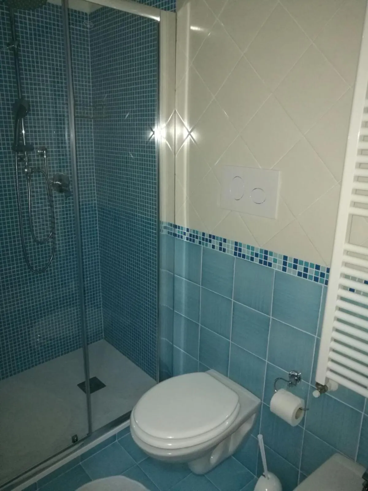 Shower in B&B Lo Scrigno