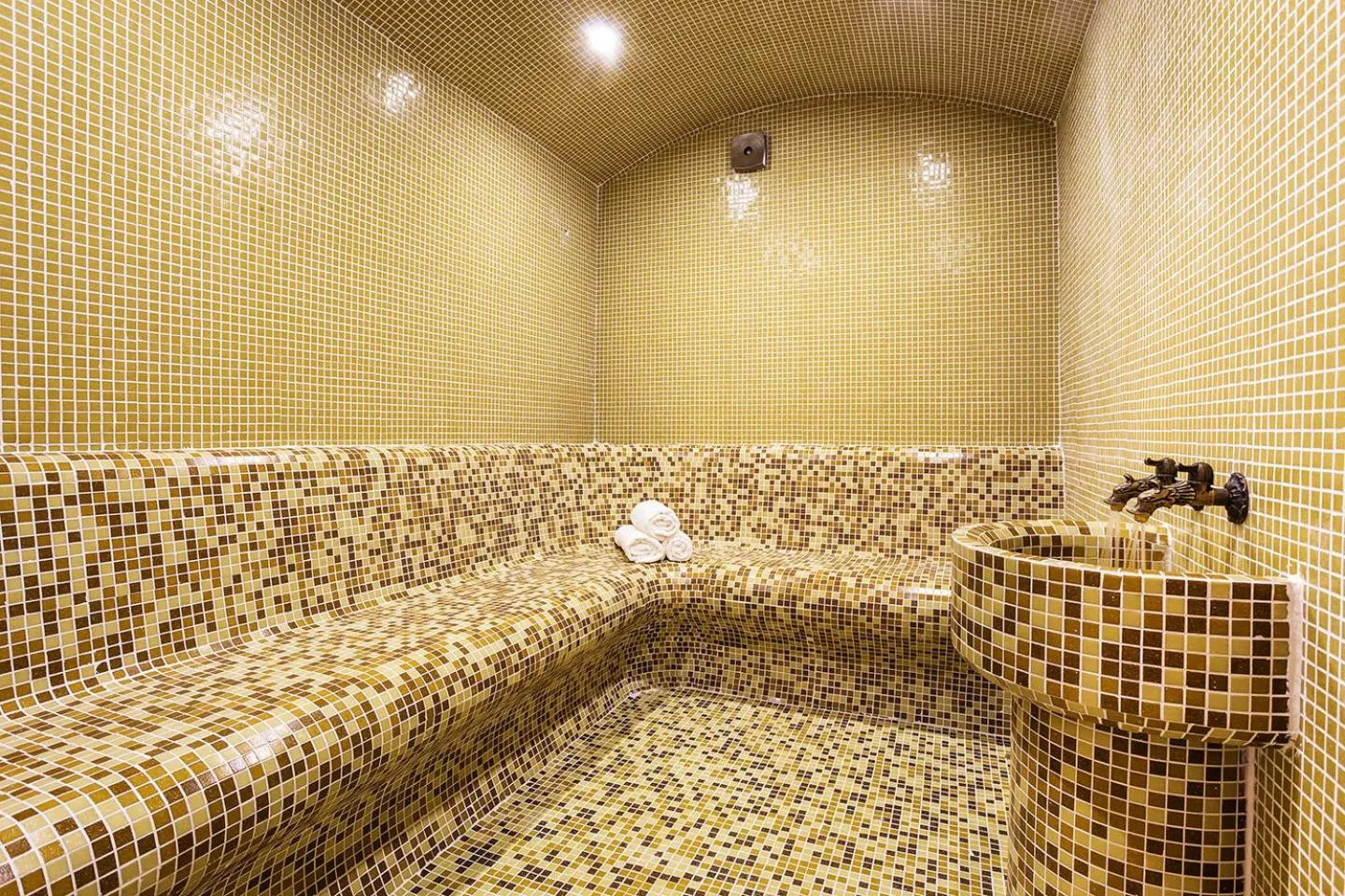 Steam room in Family Hotel Romantika